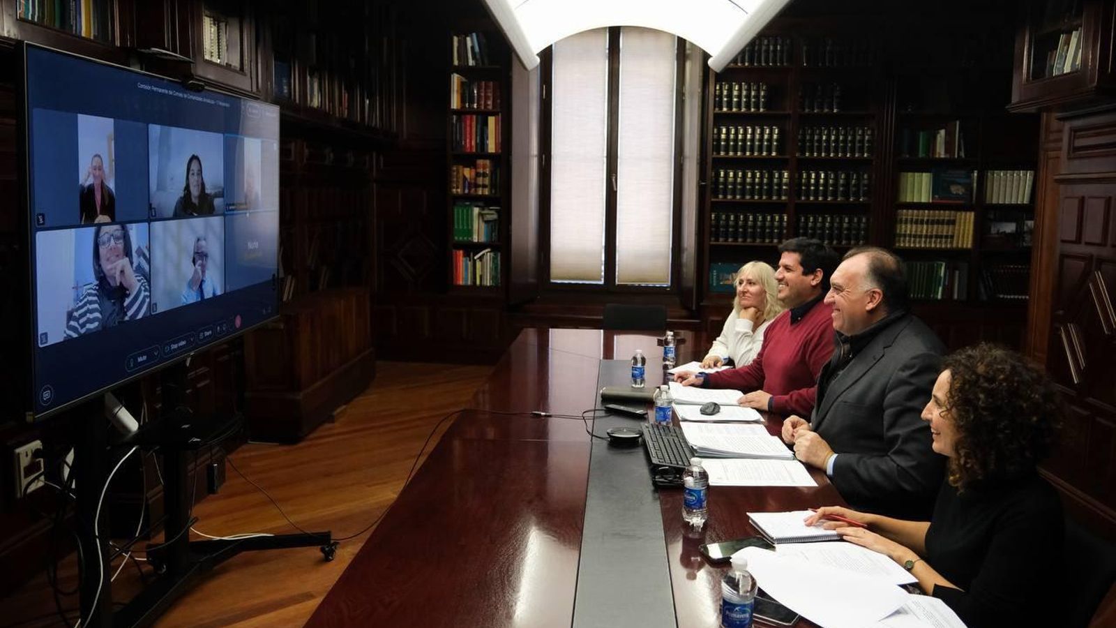 Reunión del consejero y director general de Andalucía Global con las comunidades del exterior