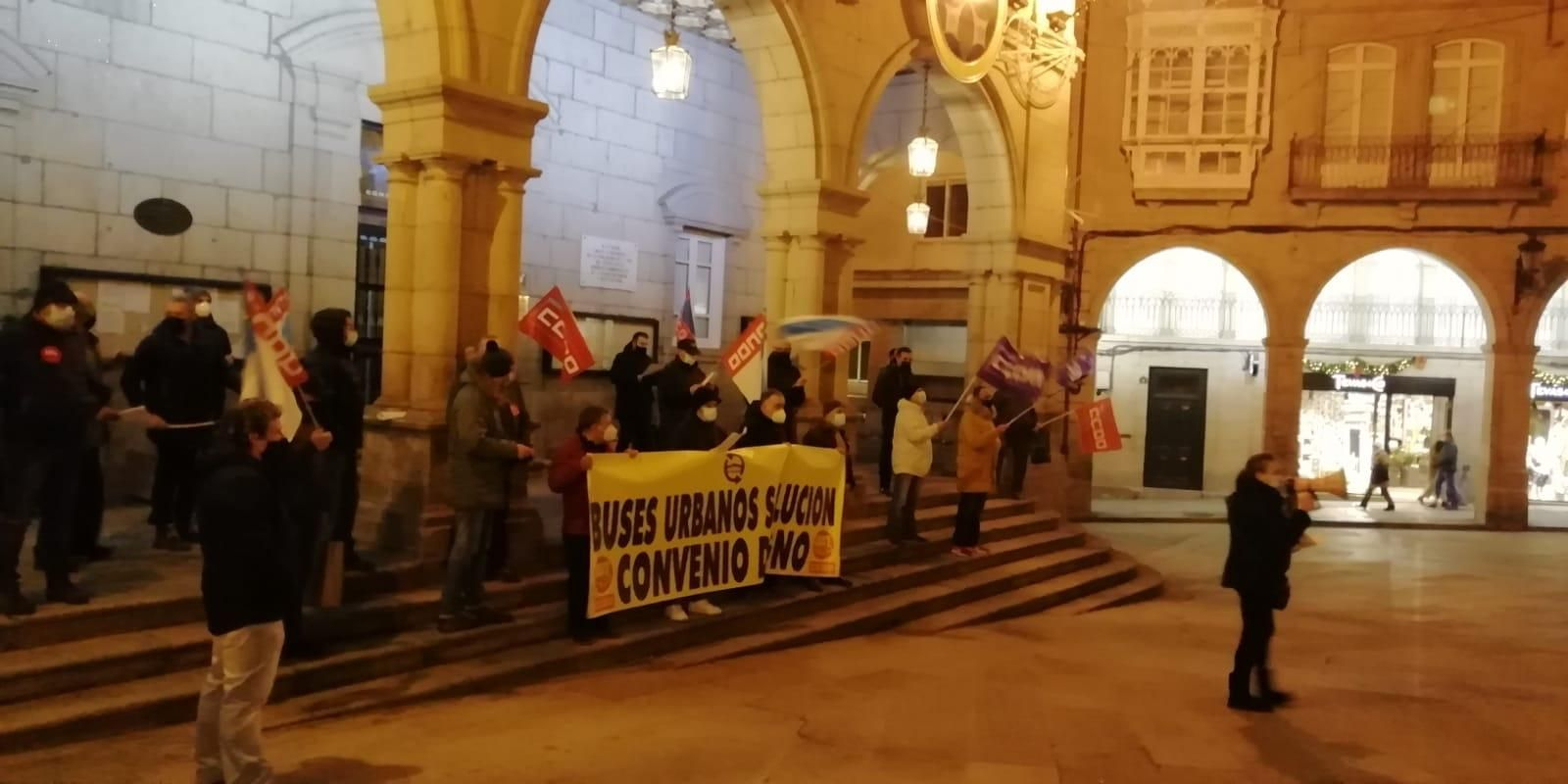 Protesta de los trabajadores del autobús urbano en Ourense.