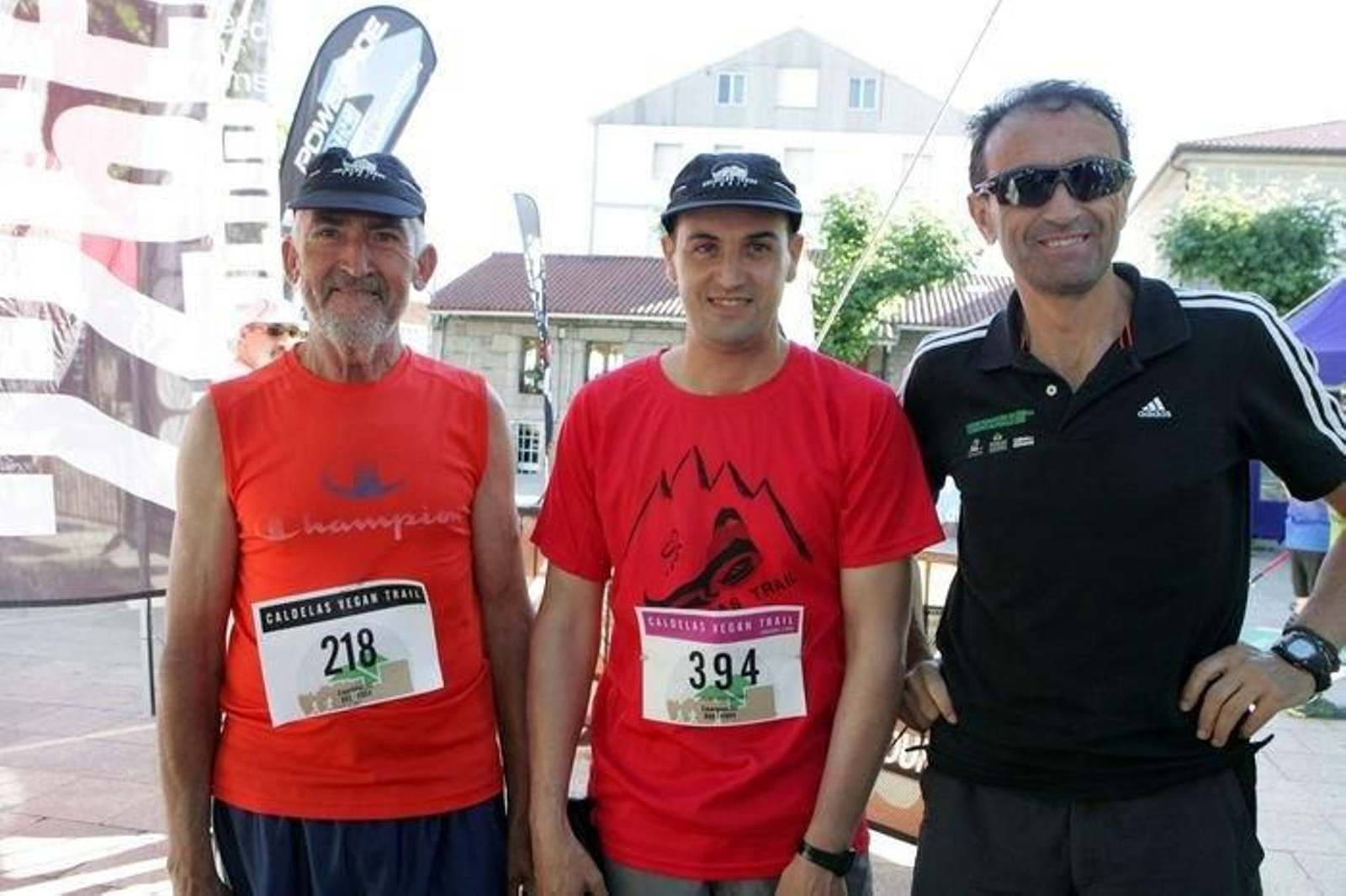 Evaristo, Pedro y Gabriel, tres de los participantes en la cita con salida en Castro Caldelas.