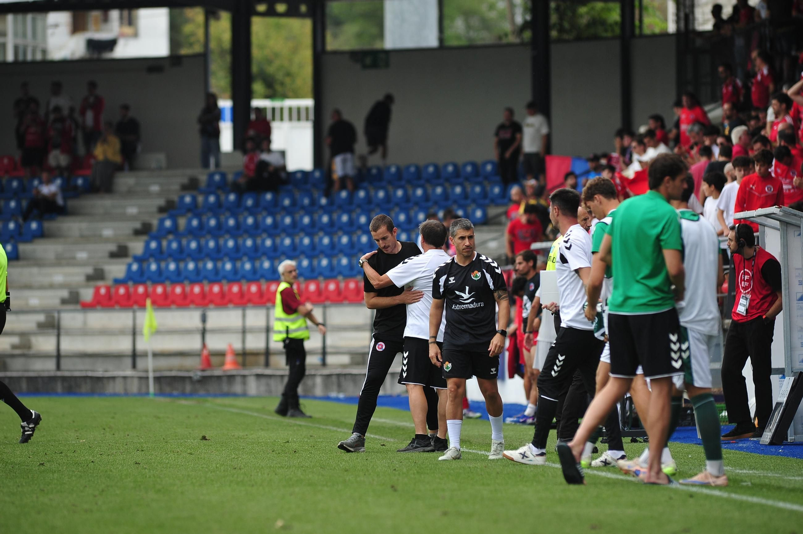 Galería | O Couto disfruta del buen tiempo y el empate de la UD Ourense ante el Cacereño