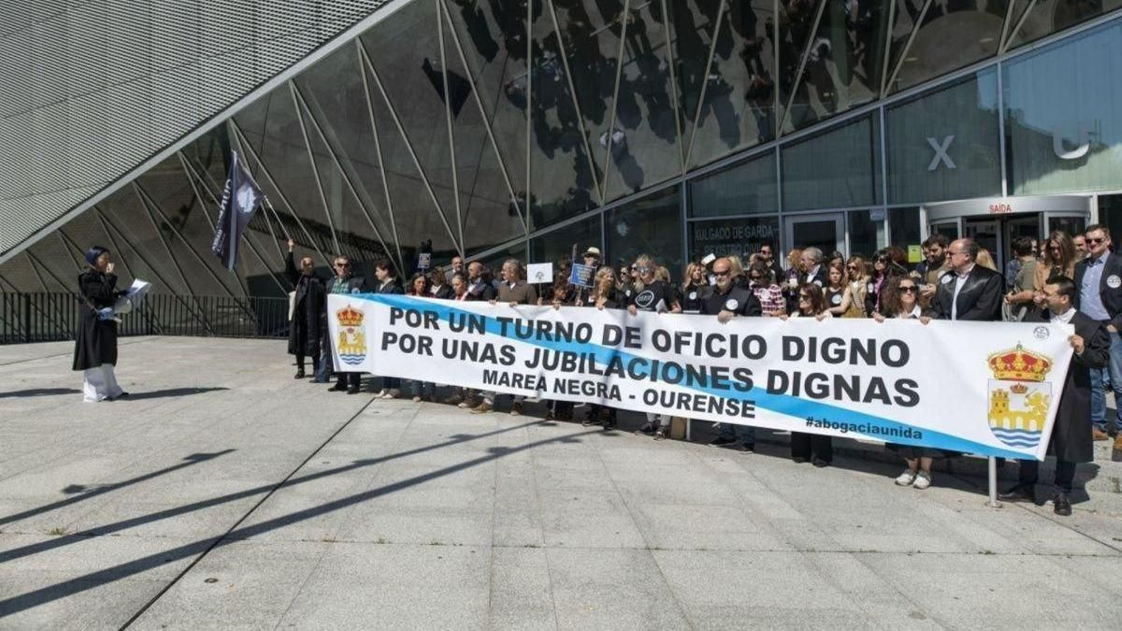 Vuelven las protestas a Ourense de abogados y procuradores del Turno de Oficio.