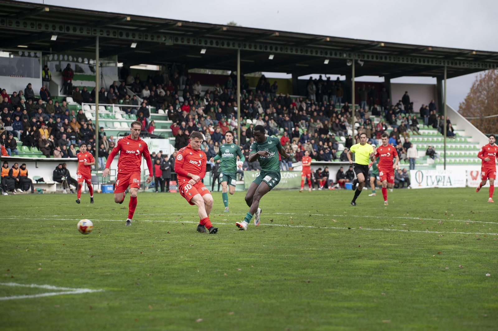 Galería | Espiñedo tiene su regalo adelantado de Navidad con la victoria del CD Arenteiro