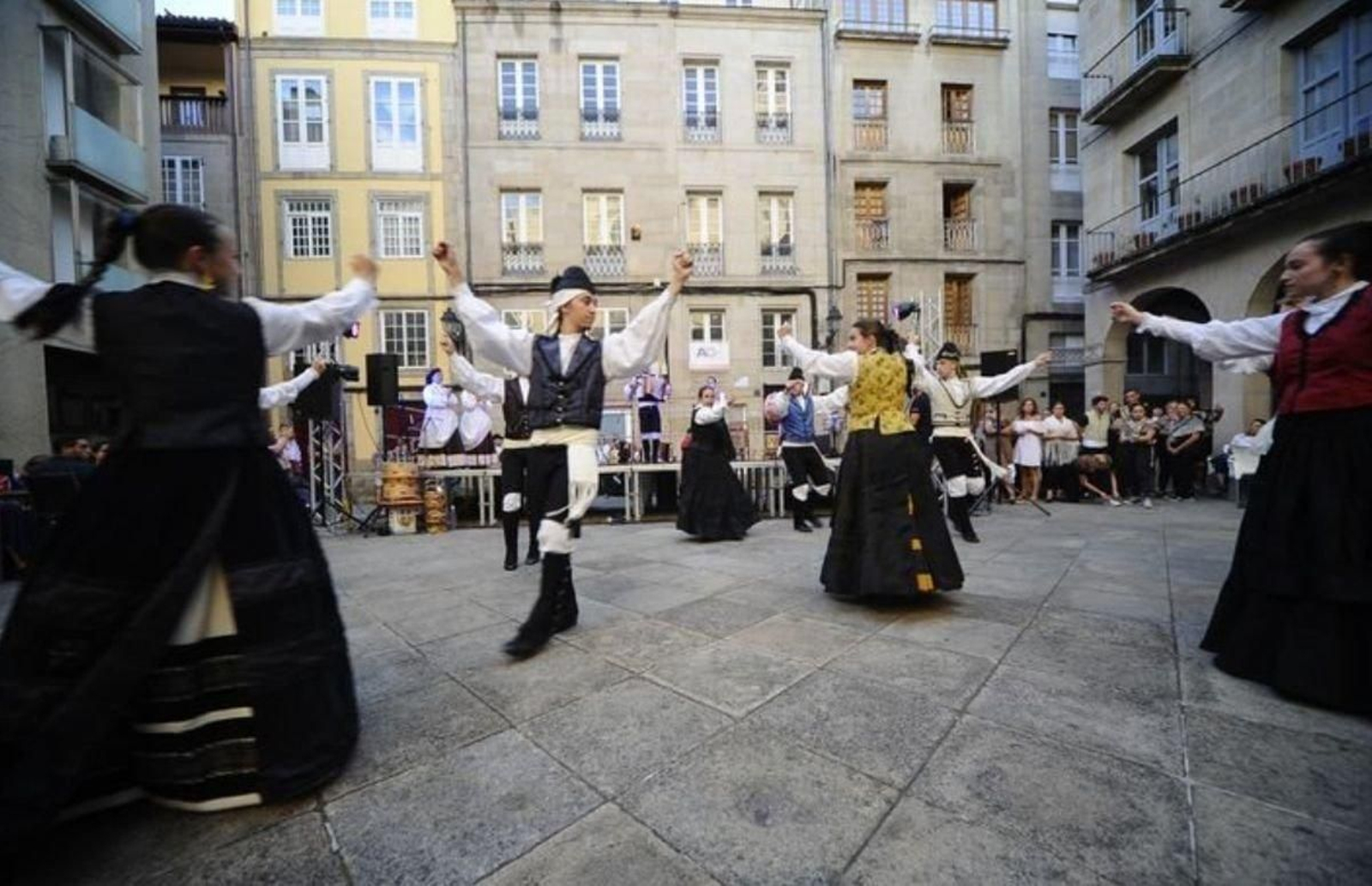 Miembros de las Escolas Abertas durante una de las actuaciones.