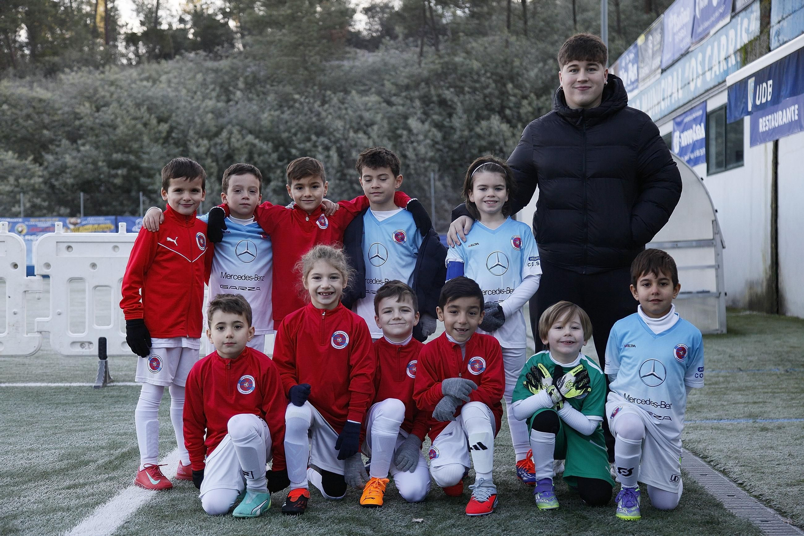 Galería | El fútbol base ourensano disfruta de un torneo benéfico en Barbadás
