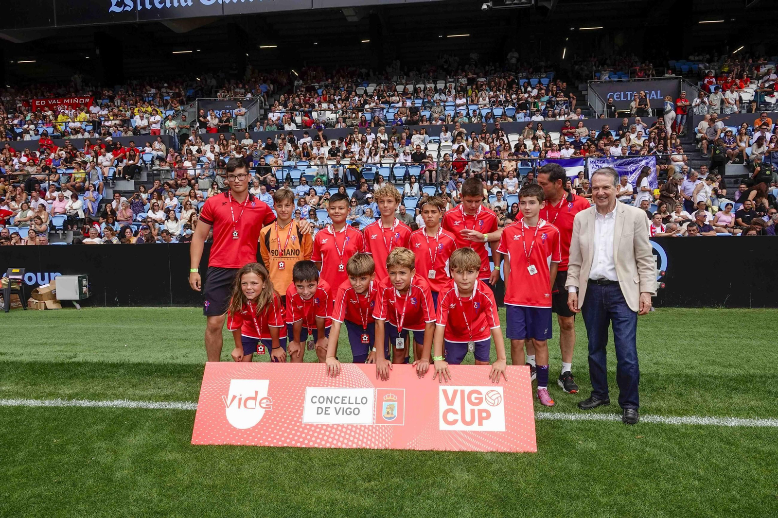 Galería | Balaídos despide la Vigo Cup con el acto de clausura y entrega de medallas