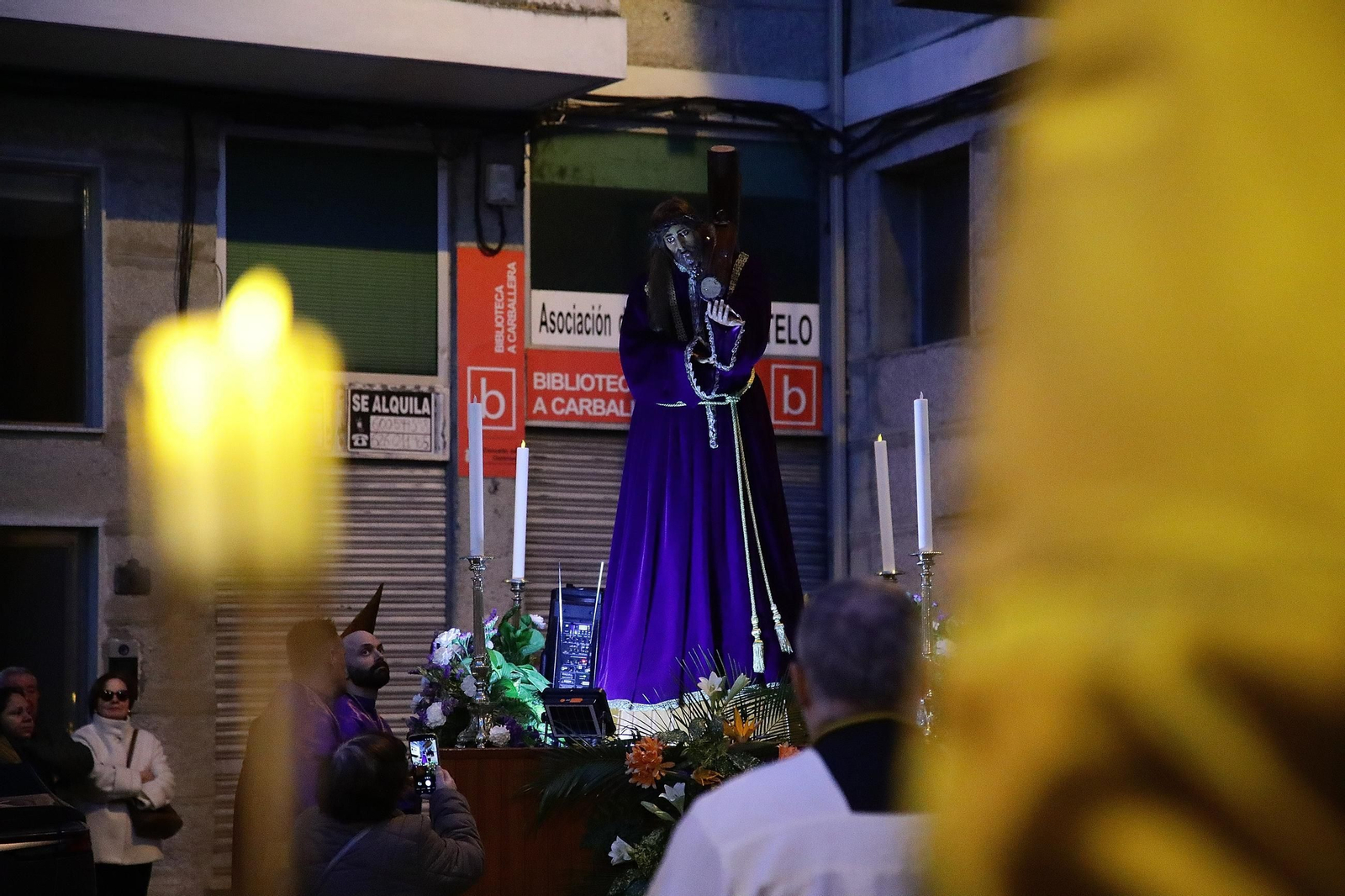 Un momento del recorrido entre el recogimiento de los asistentes.