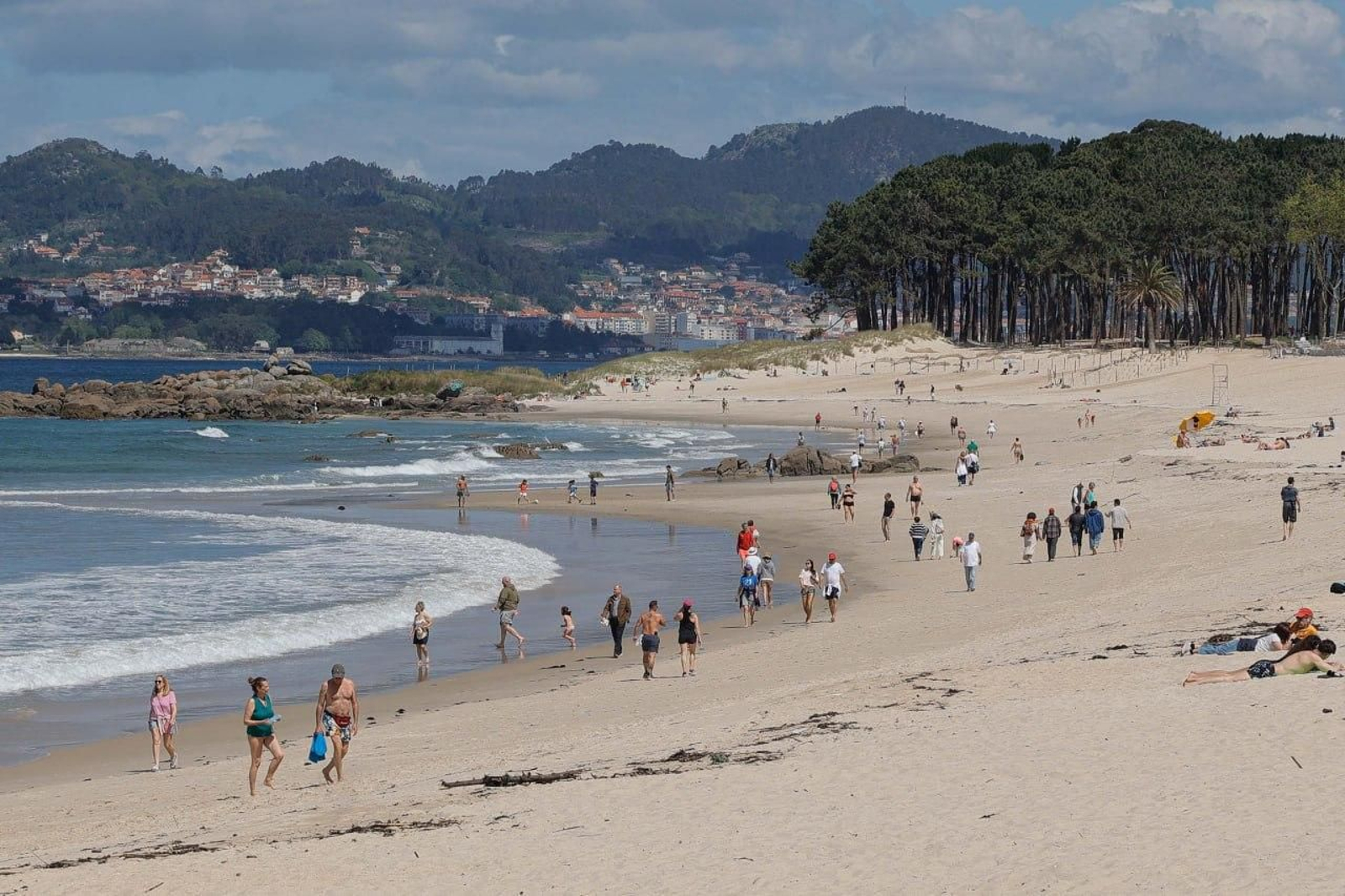 El arenal de Samil. En la imagen, la zona de Argazada, que sí logra la bandera azul.