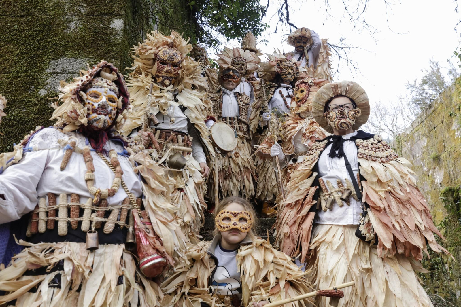 Galería | El follateiro, un traje que encuentra su materia prima en la naturaleza