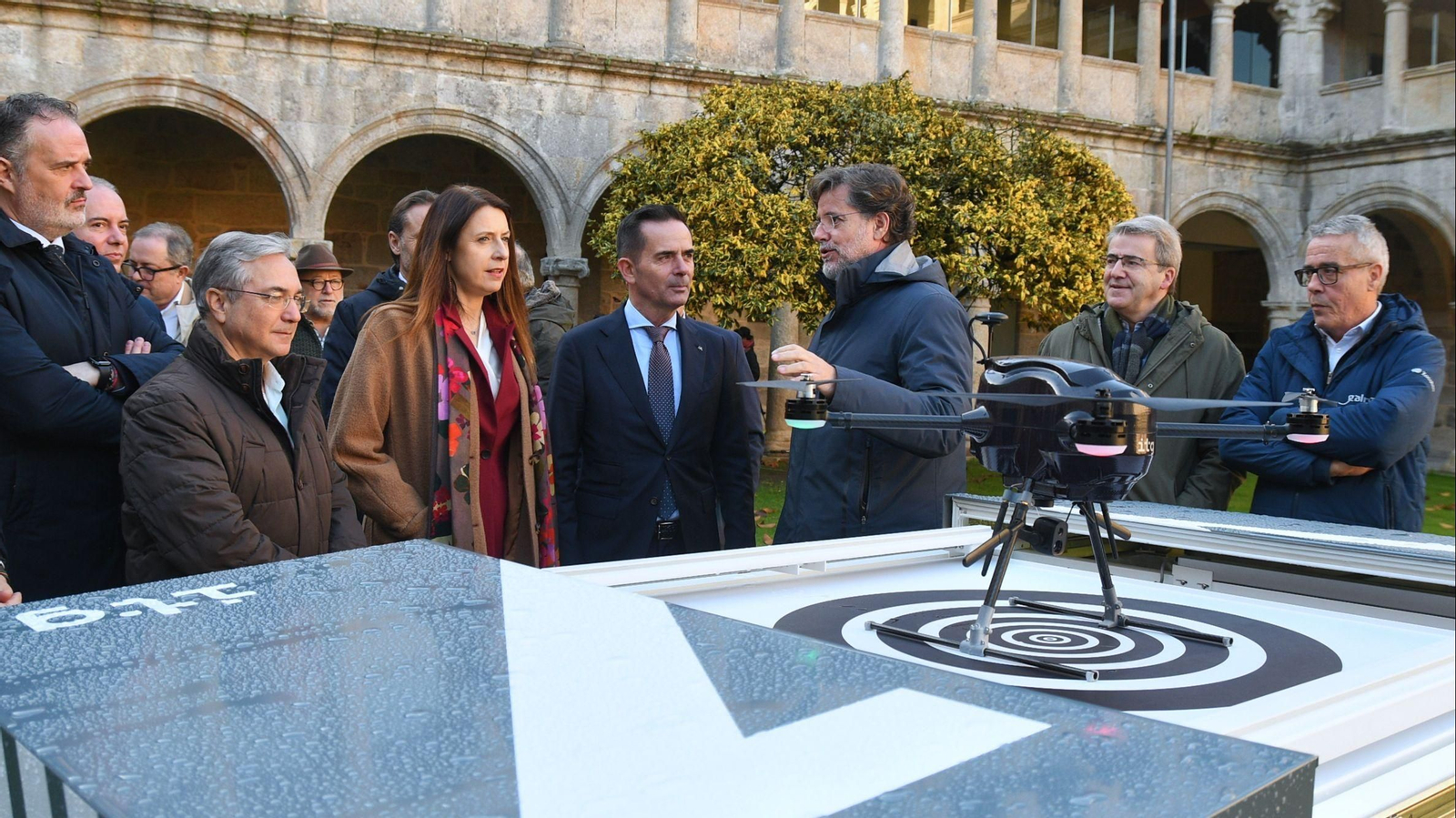 María José Gómez y representantes de la Xunta y Abanca presentan los nuevos drones de vigilancia forestal