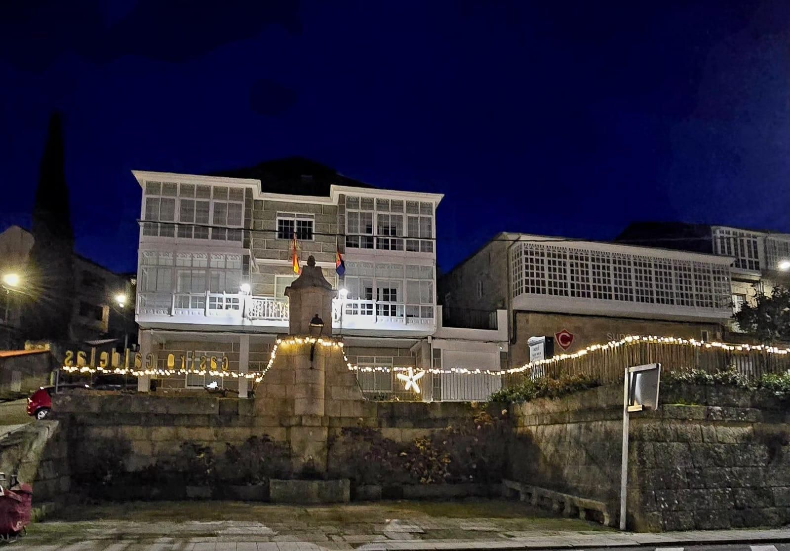 Galería | Castro Caldelas teje la Navidad punto a punto