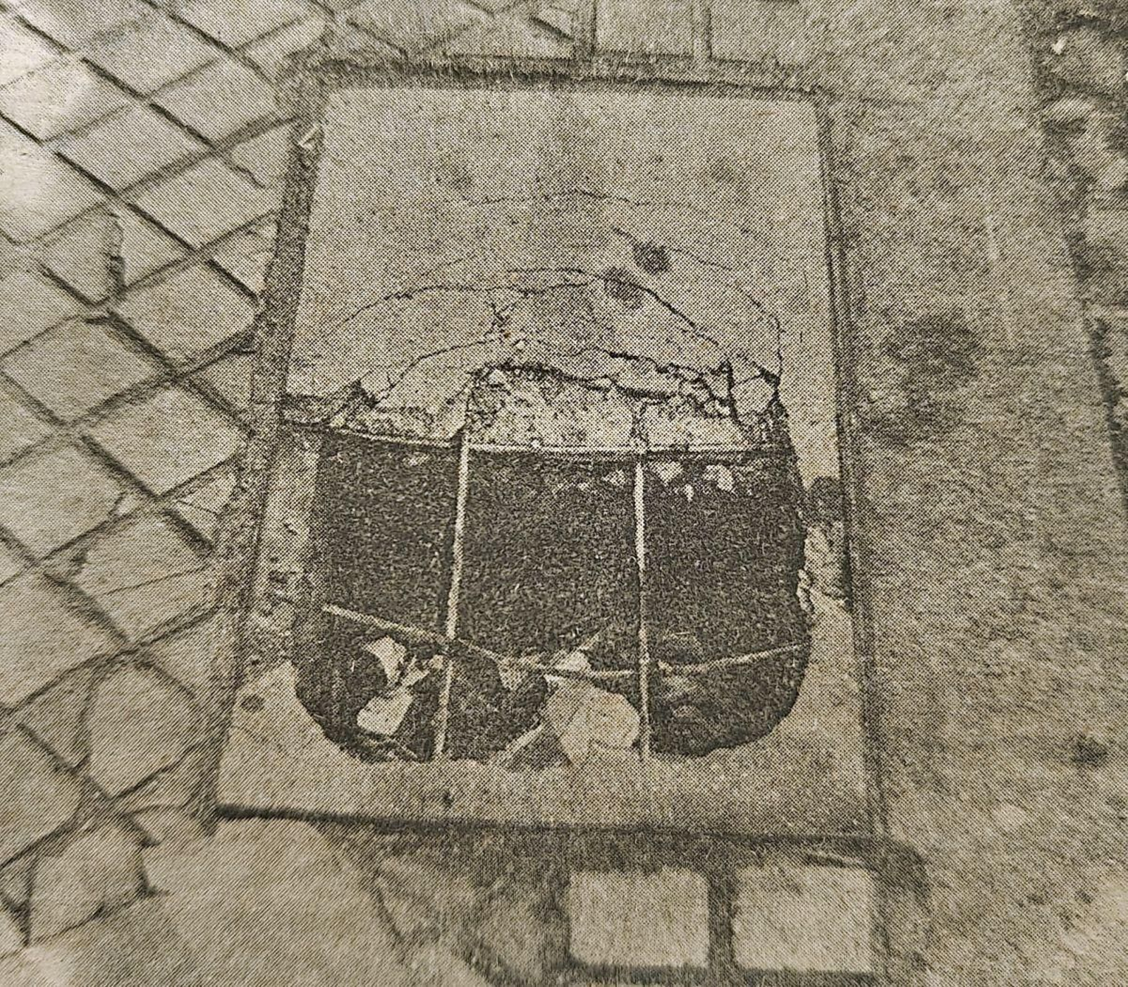 Una de las peligrosas “trampas” en las aceras de Orense.