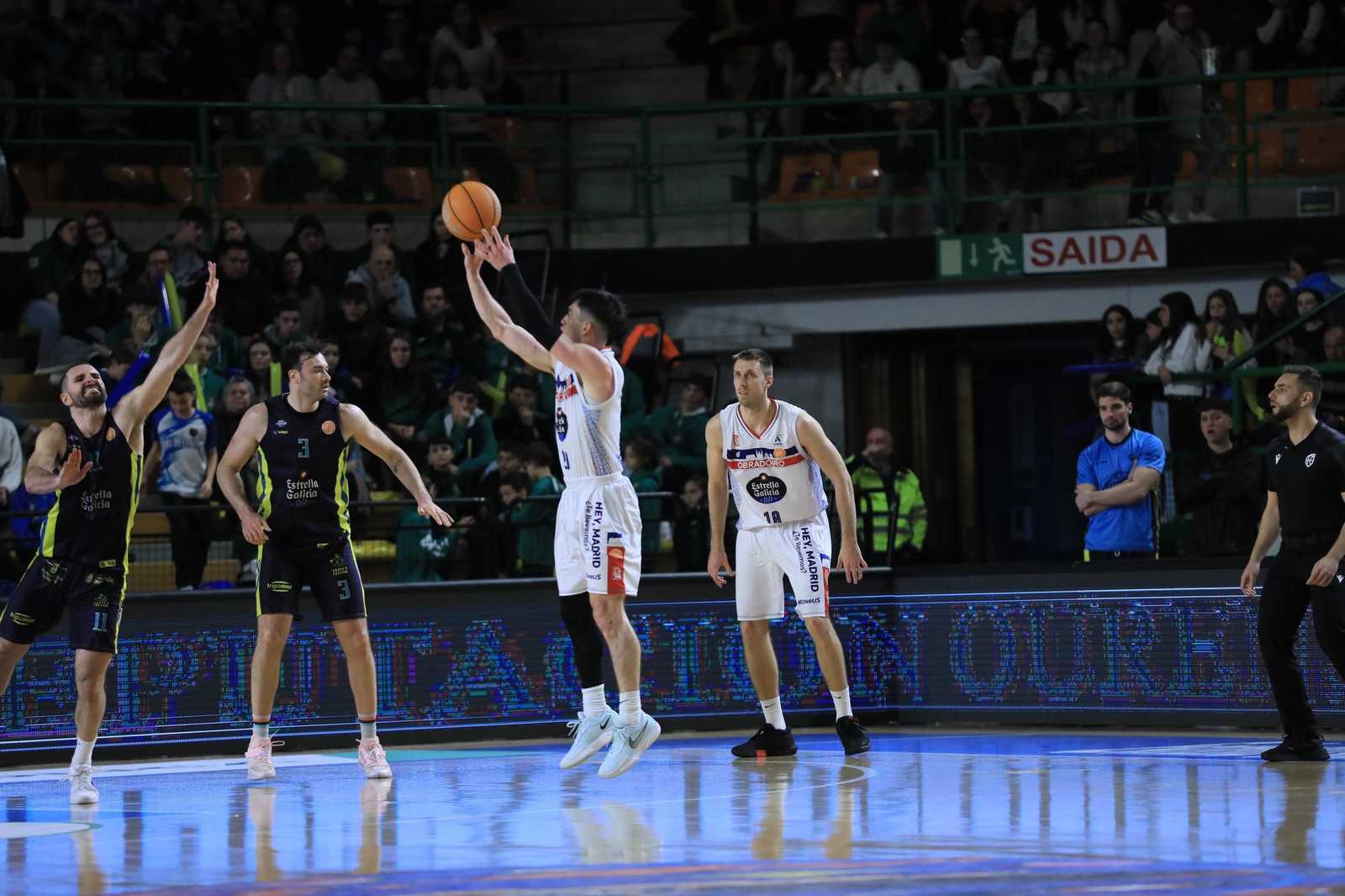 Galería | El Pazo, a reventar para el derbi COB-Obradoiro