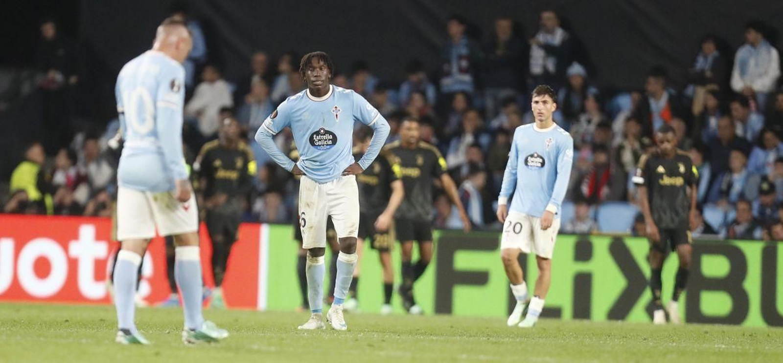 Ilaix Moriba y Iago Aspas se lamentan tras el gol final de la Juventus, el pasado jueves en Balaídos.