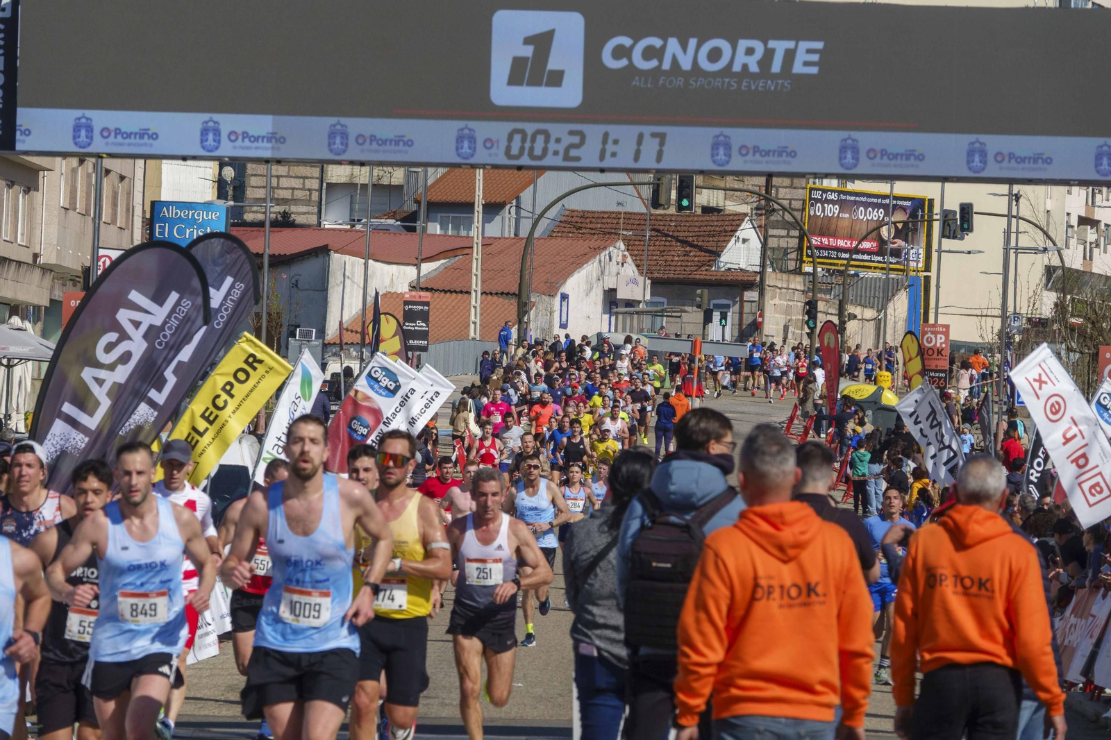 Galería | Pequeños y mayores se divierten en la 10K de Porriño