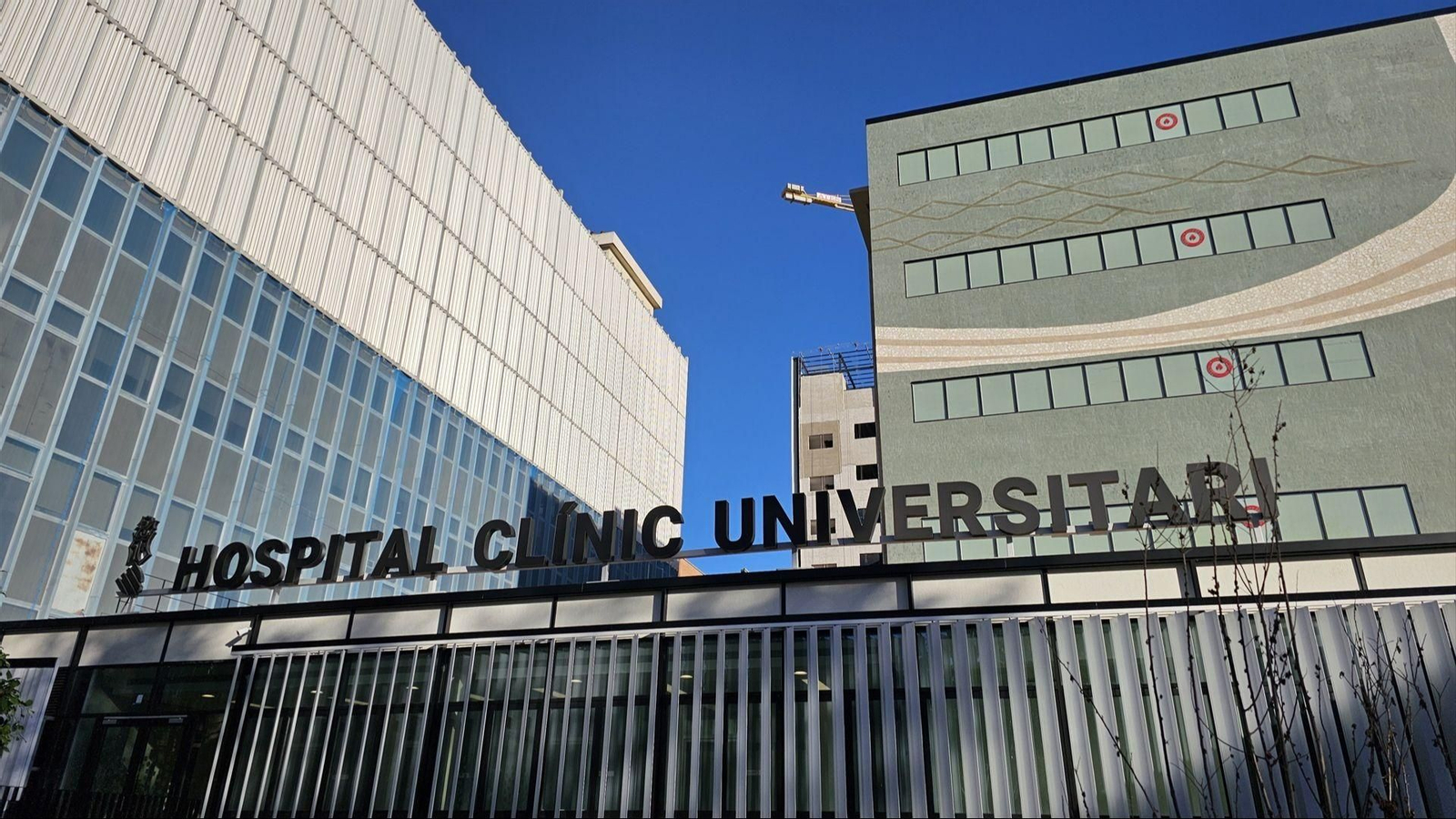 El Hospital Clínico Universitario de Valencia, donde se encuentra ingresada la niña de 4 años en la UCI.