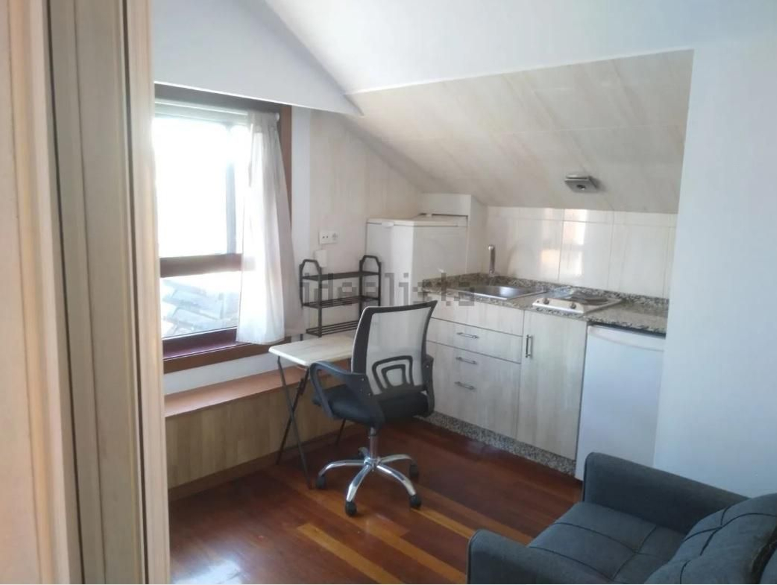 Galería | Así es el minipiso de 12 metros cuadrados que se alquila por 240 euros en Ourense, en fotos