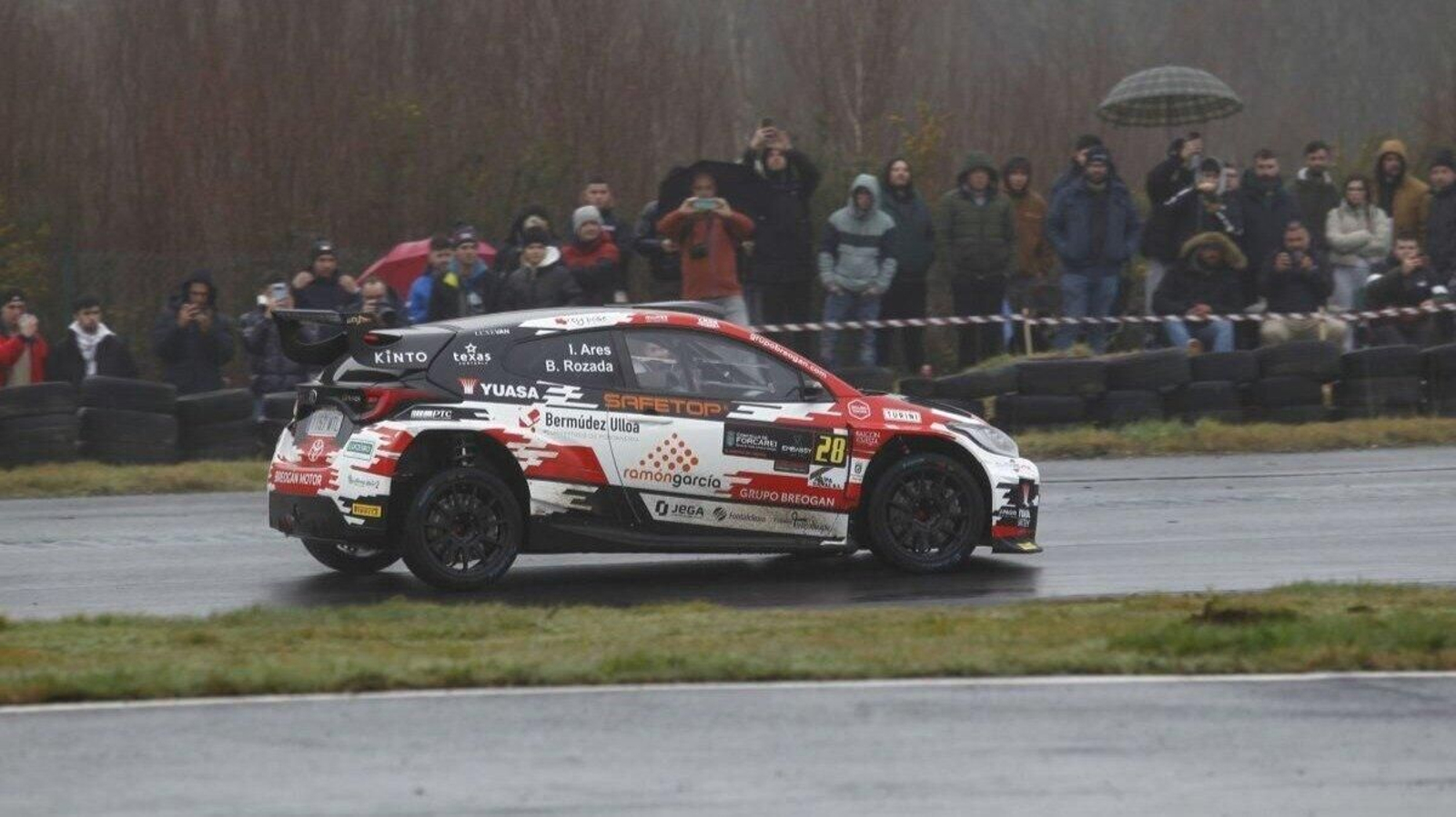 El piloto de Cambre, Iván Ares, estrenó en Forcarey el Toyota.