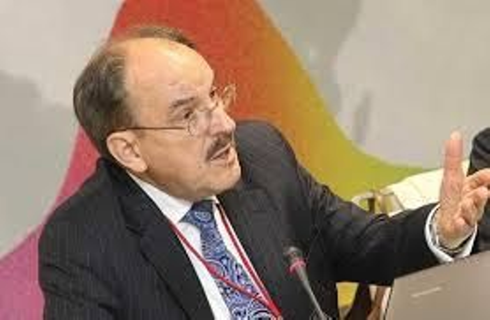 El consejero por Estados Unidos, Angel Capellán, lideró la presentación de la propuesta