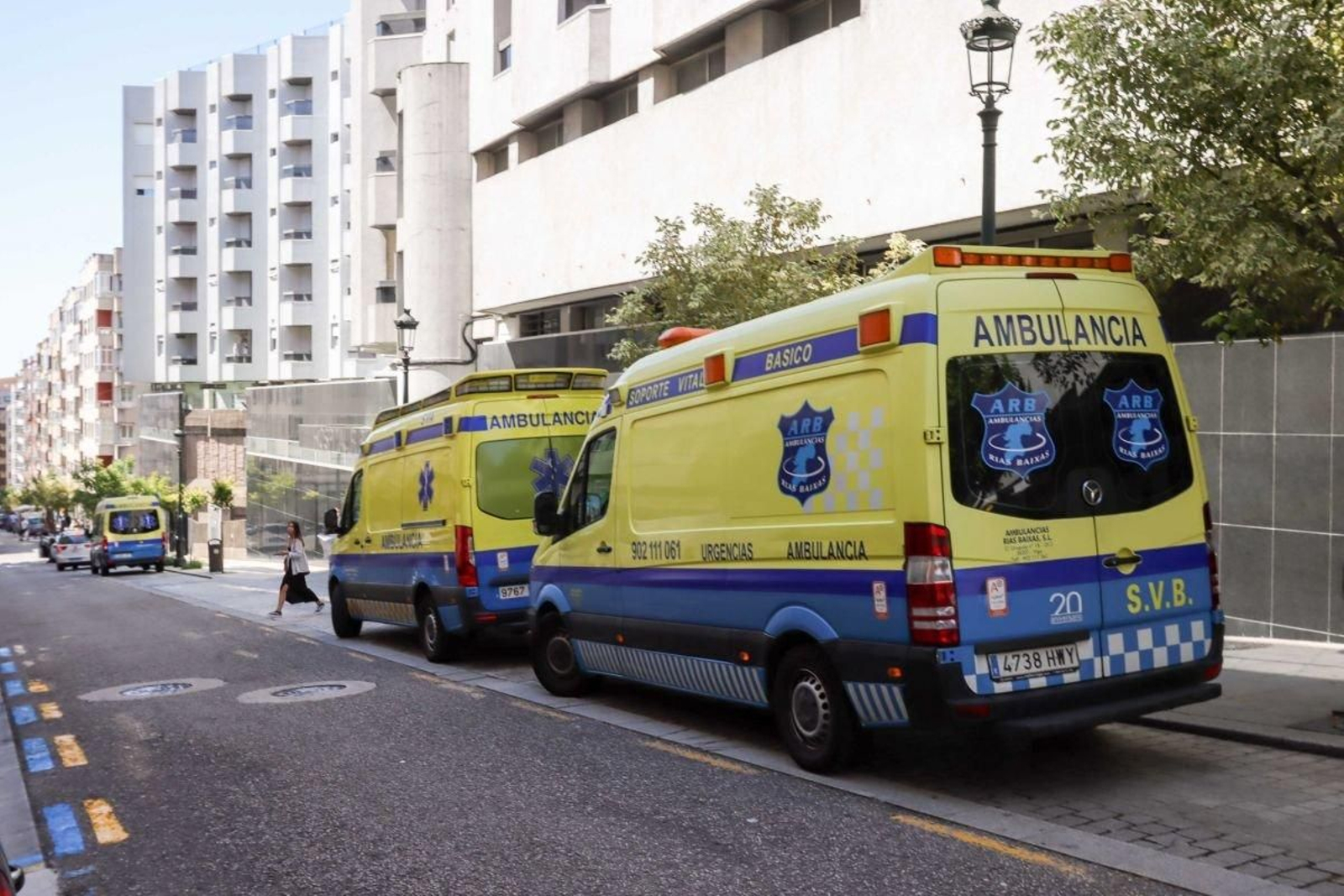 Ambulancias en el entorno del Hospital Povisa.