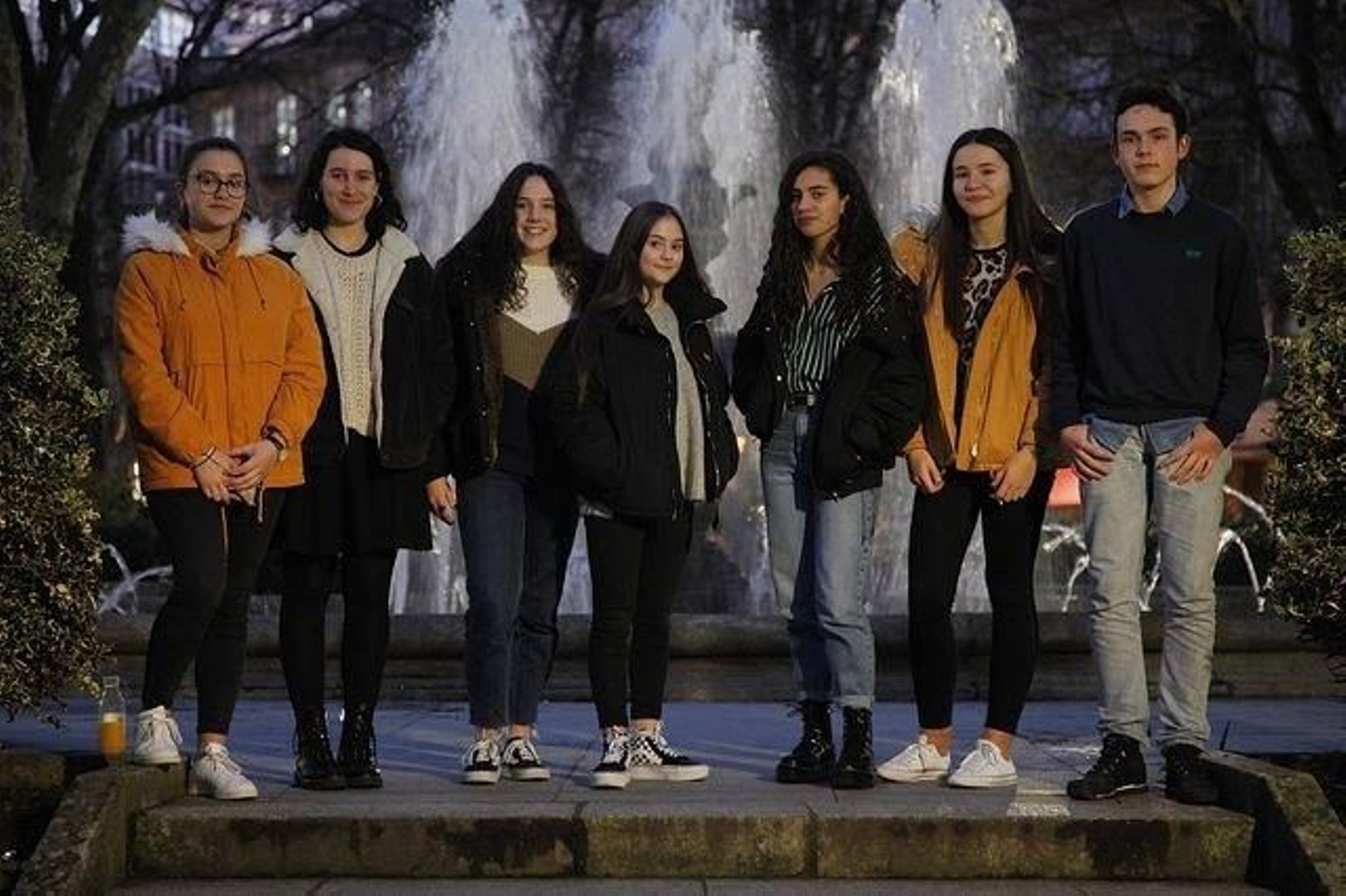 Xiana Vázquez, María Rodríguez, Icía Dopazo, Ana Díaz, Laura Pan, Nerea Vila y Cristian Novoa son siete de los nueve becados de la Fundación Amancio Ortega. (MIGUEL ÁNGEL)