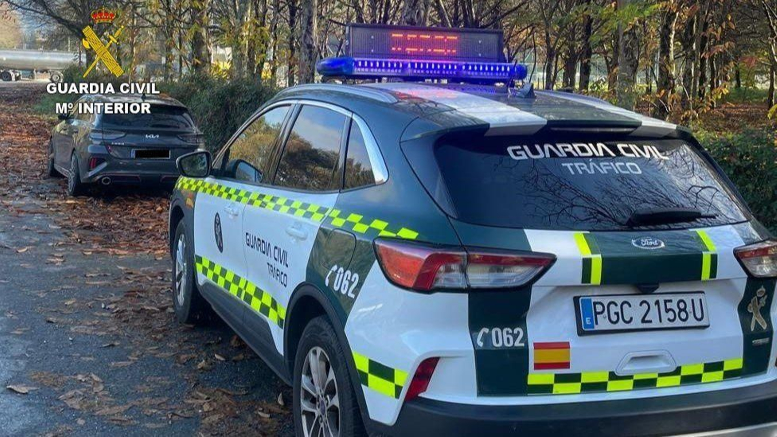 La Guardia Civil interceptó al conductor en Cuntis por exceso de velocidad.