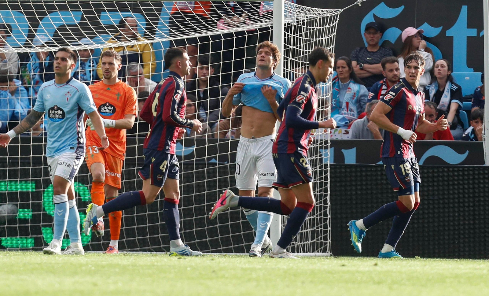 Galería | El Celta cae en casa ante el Levante