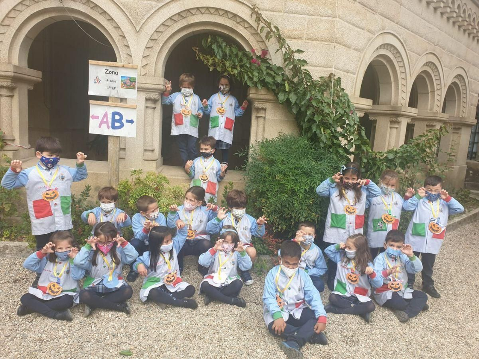 Santo Ángel. Todos participaron moi contentos no Samaín.