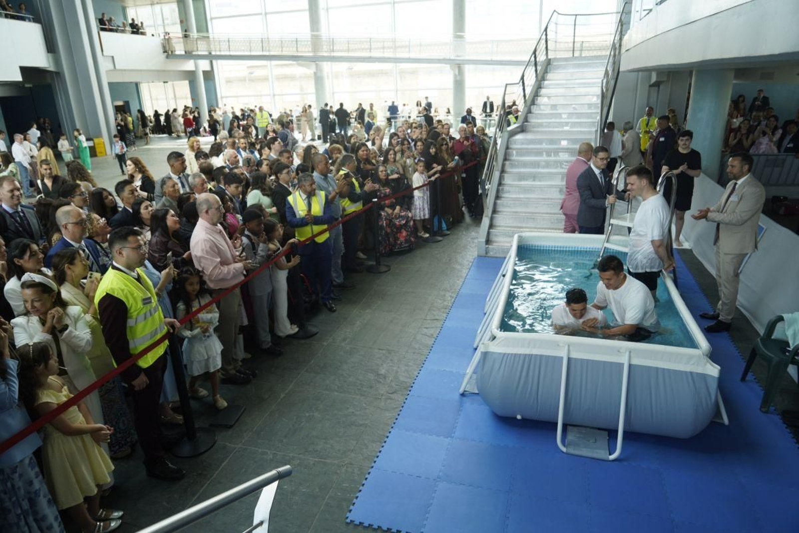 Bautizo de 17 nuevos Testigos de Jehová en Vigo