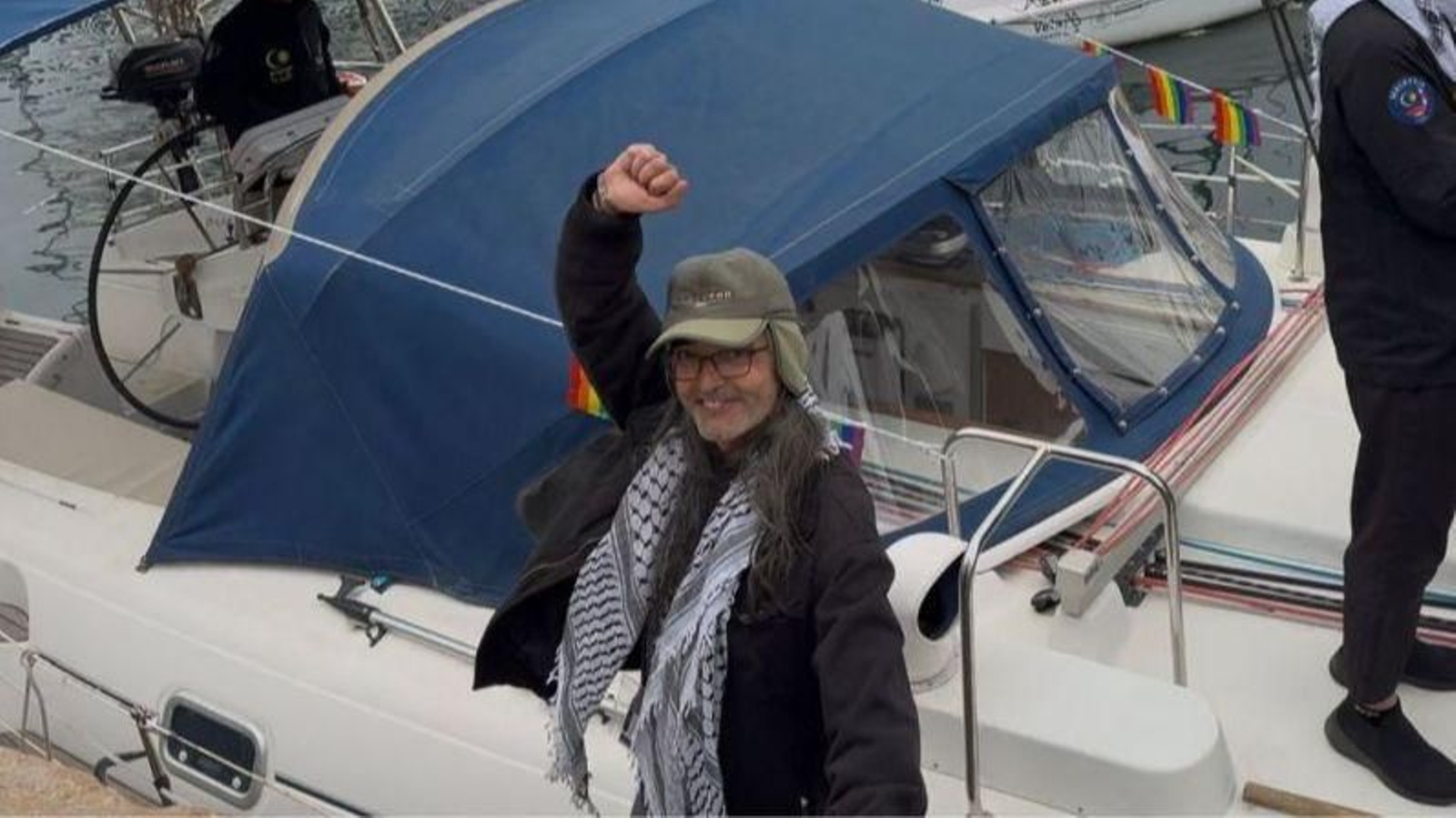 El carballiñés Alberte Pagán, embarcando en la flotilla.