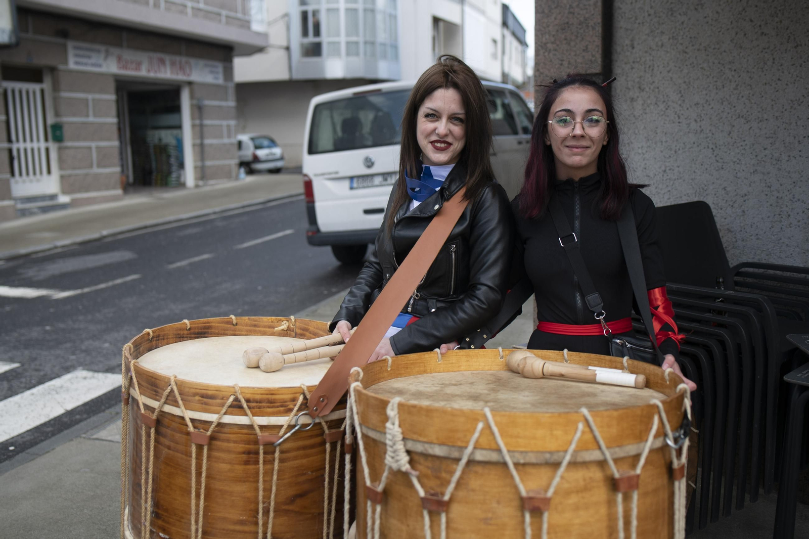 Galería | Viana do Bolo da inicio a su Entroido con el folión femenino