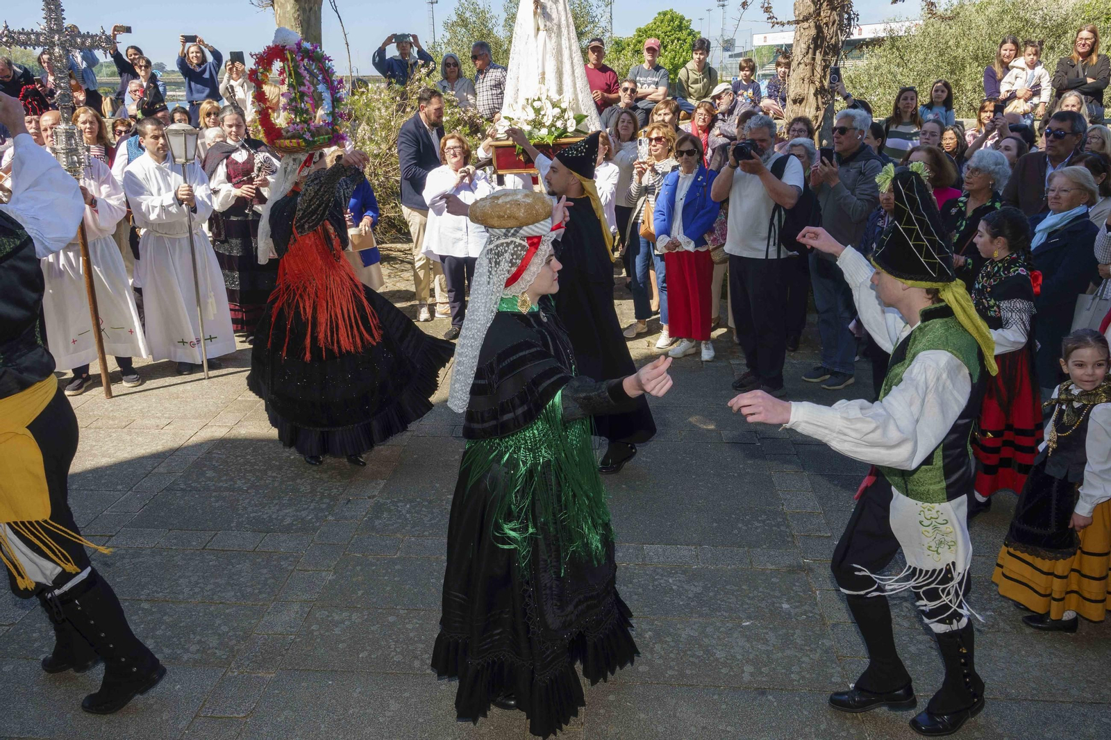 Galería | La Procesión del Encuentro de Bouzas despide la Semana Santa