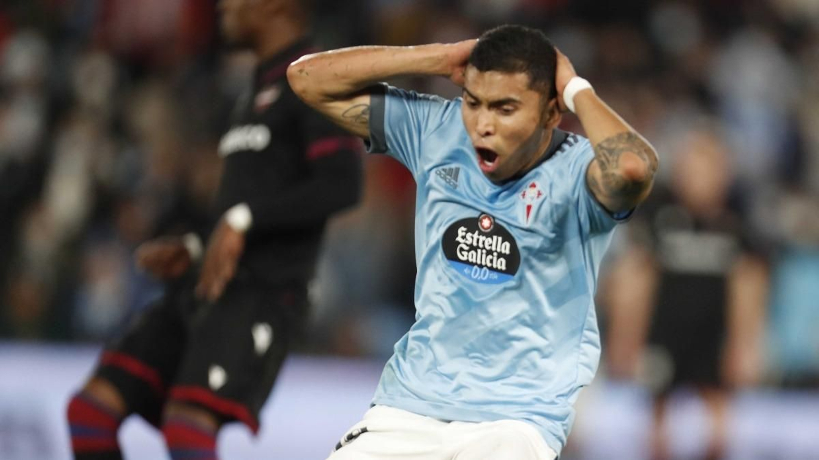 El centrocampista mexicano gozó de una gran ocasión para marcar.