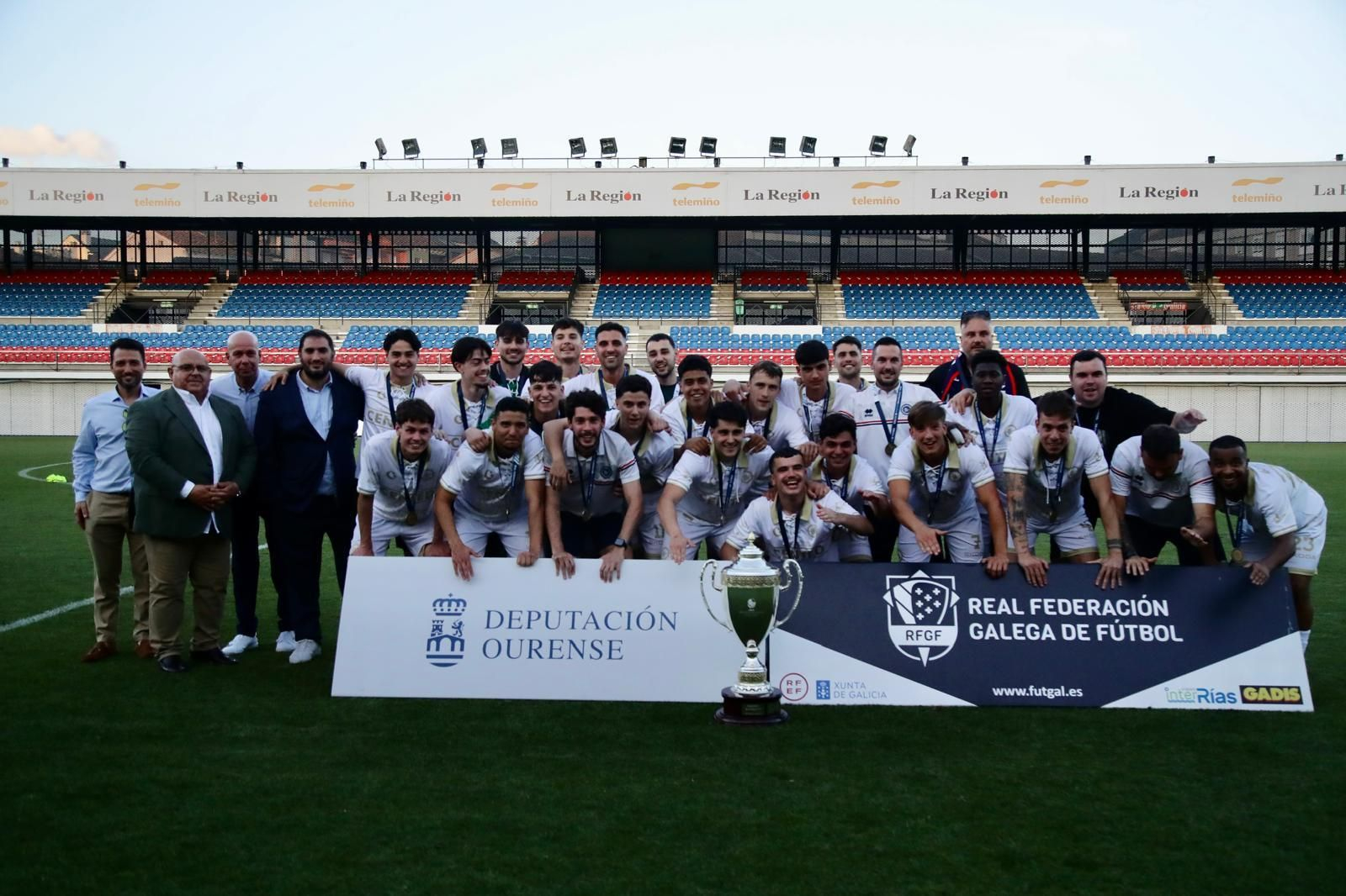Galería | El Cented Academy conquista la Copa Diputación ante el calor de O Couto