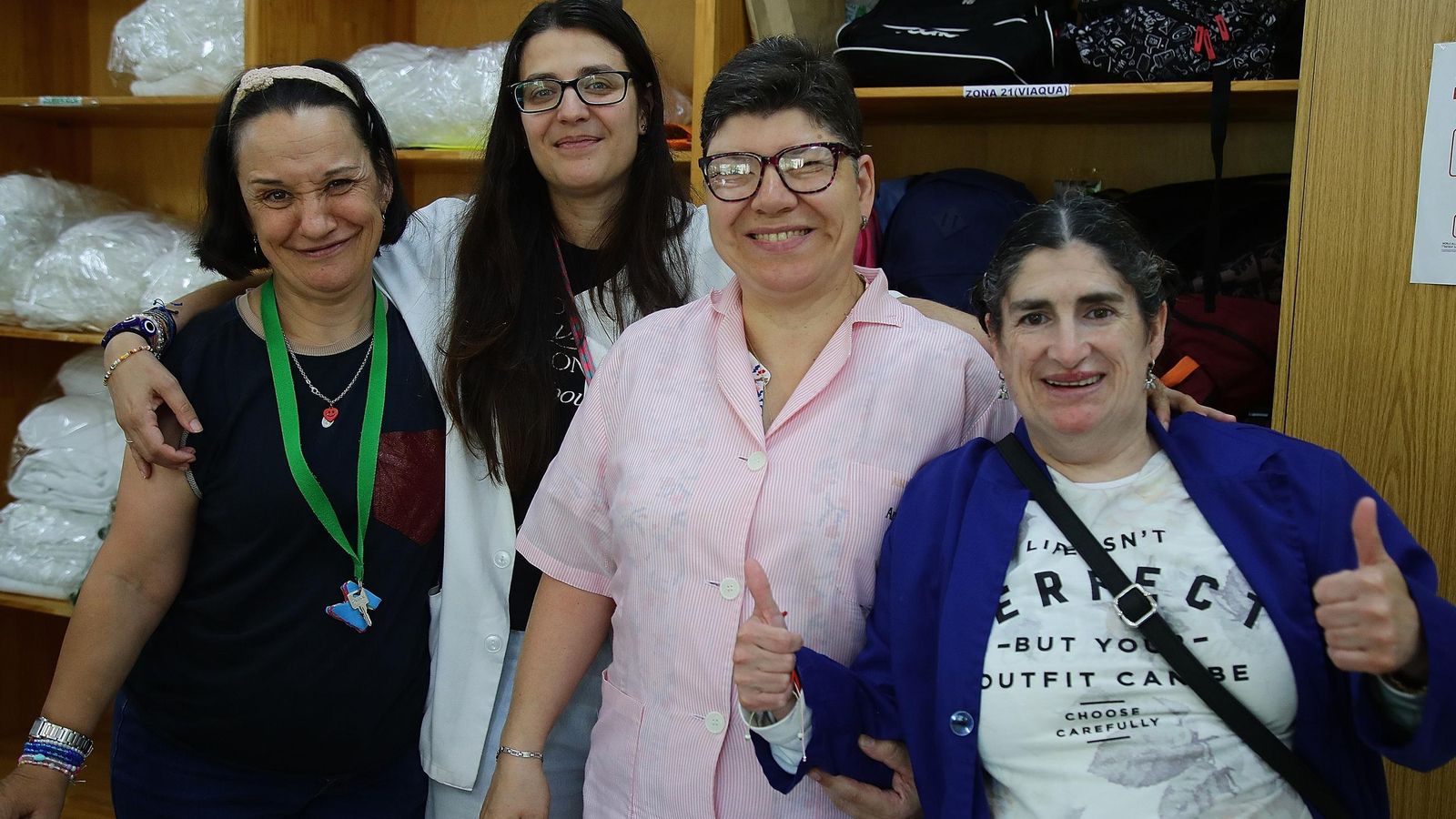 Marimar, Ángeles, Marta y Mónica en el taller de lavandería.