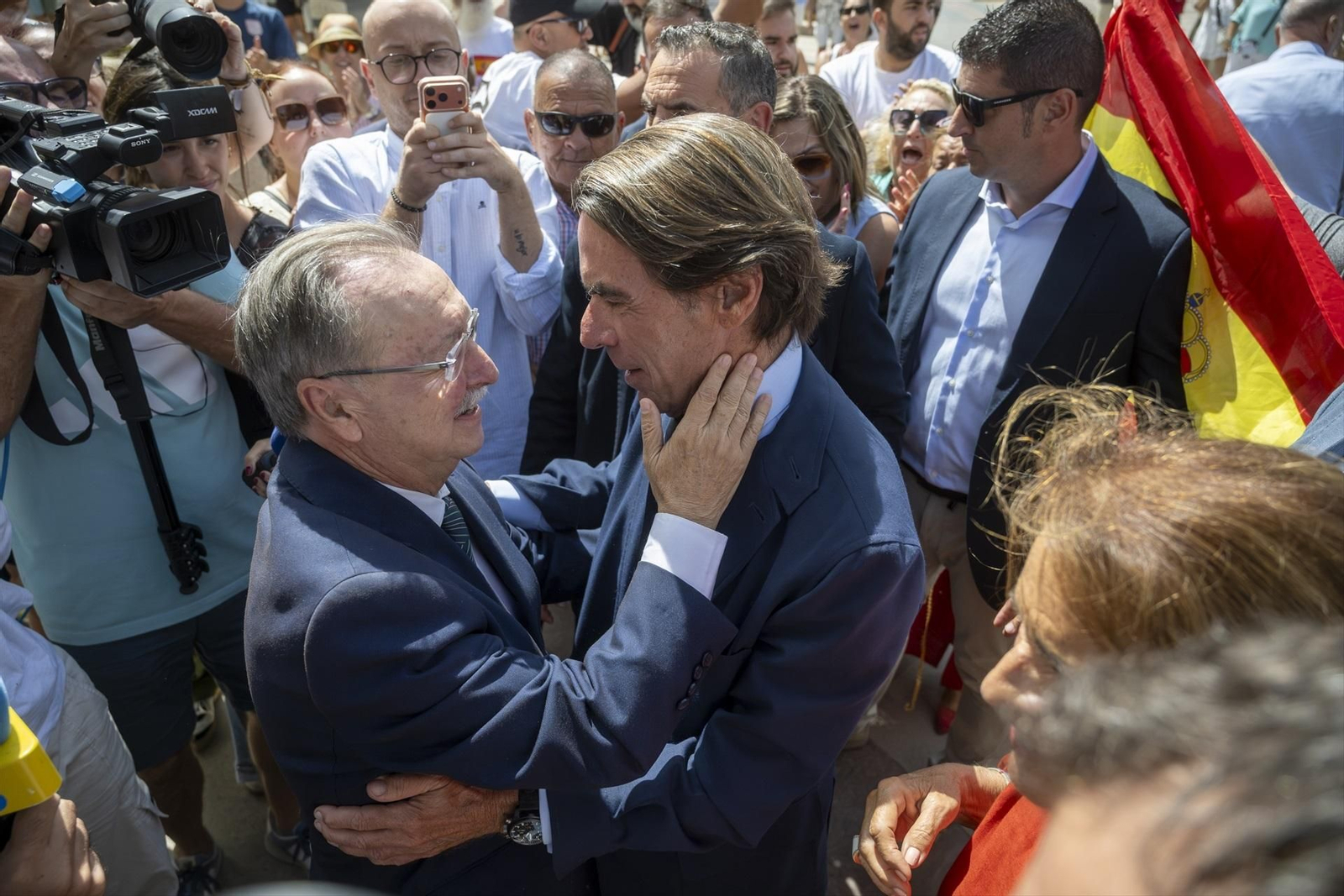 Aznar se reúne con Vivas en Ceuta.