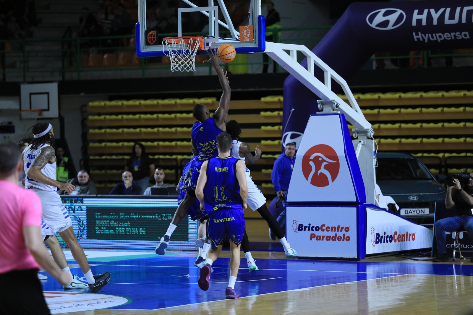 Galería | El COB gana y sigue disfrutando ante un Pazo entregado