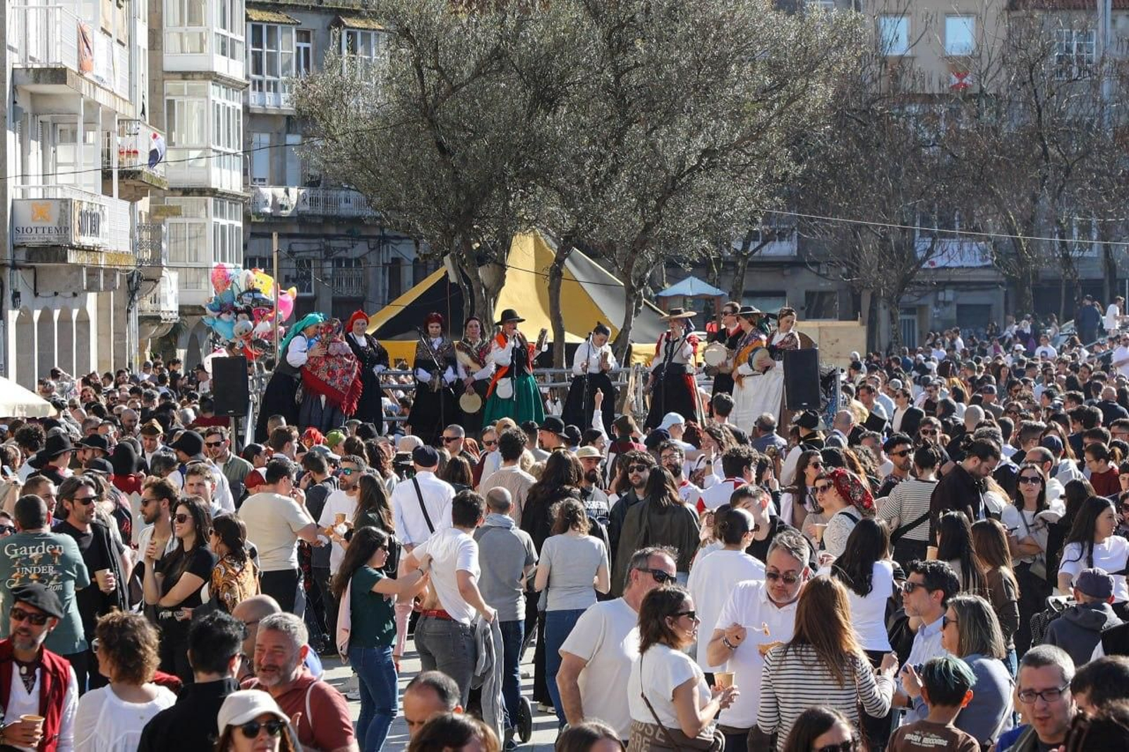 Galería | El Casco Vello de Vigo se llena de vida el sábado por la Reconquista