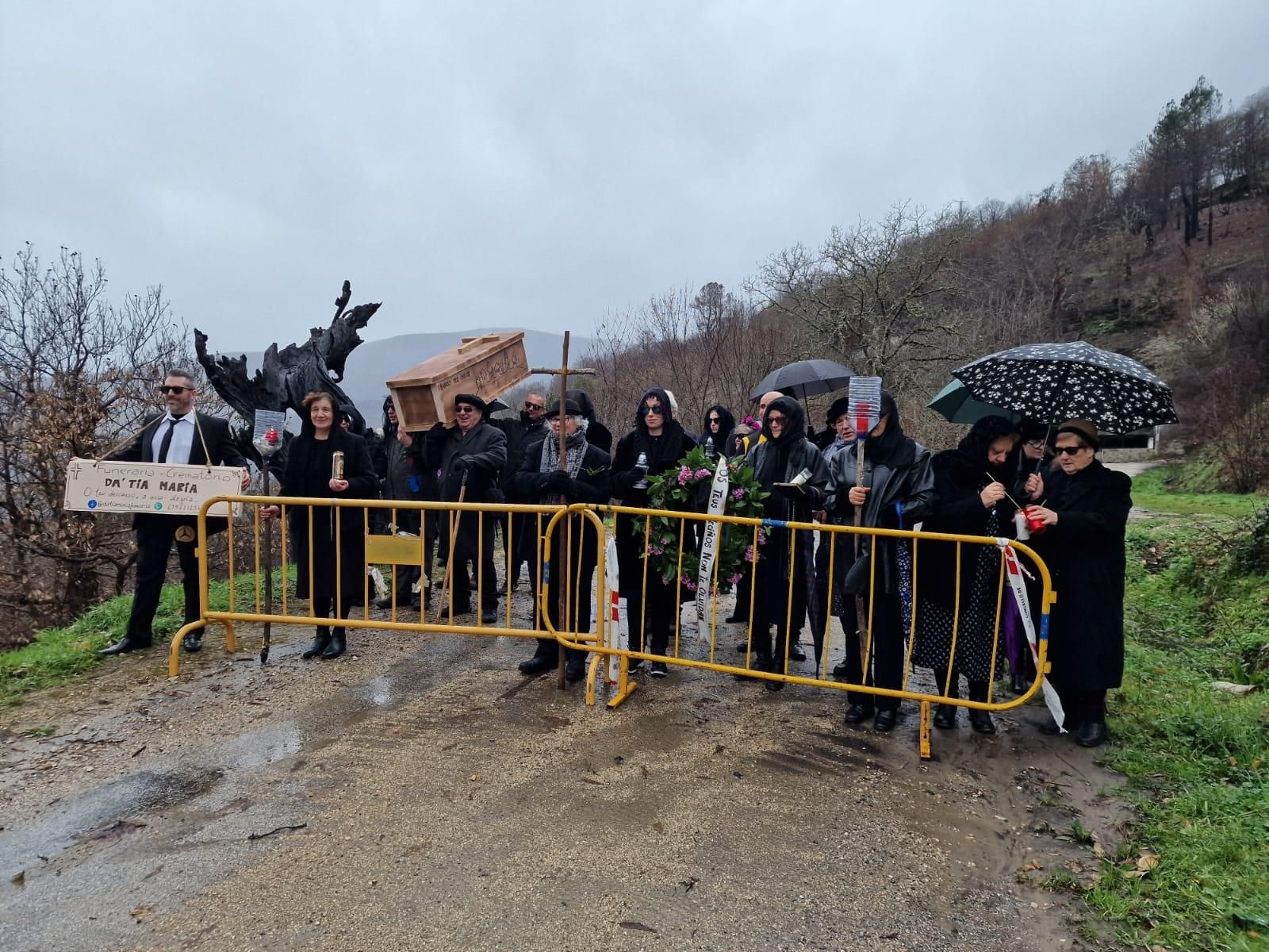 Galería | Los vecinos de San Vicente celebran el Entroido y homenajean a su localidad
