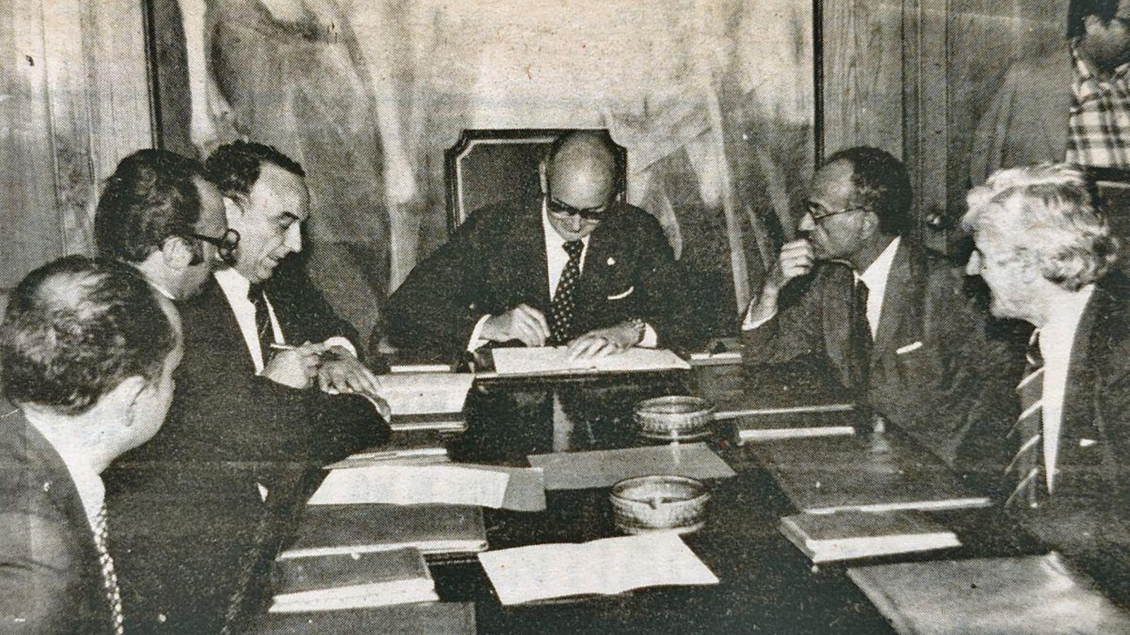 Momento de la firma del convenio.