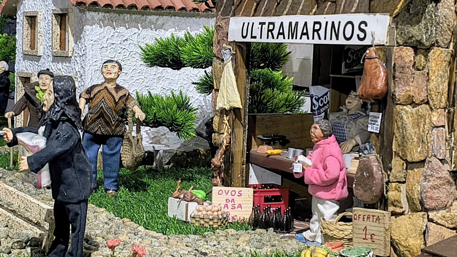 Una tienda de ultramarinos en medio del belén.