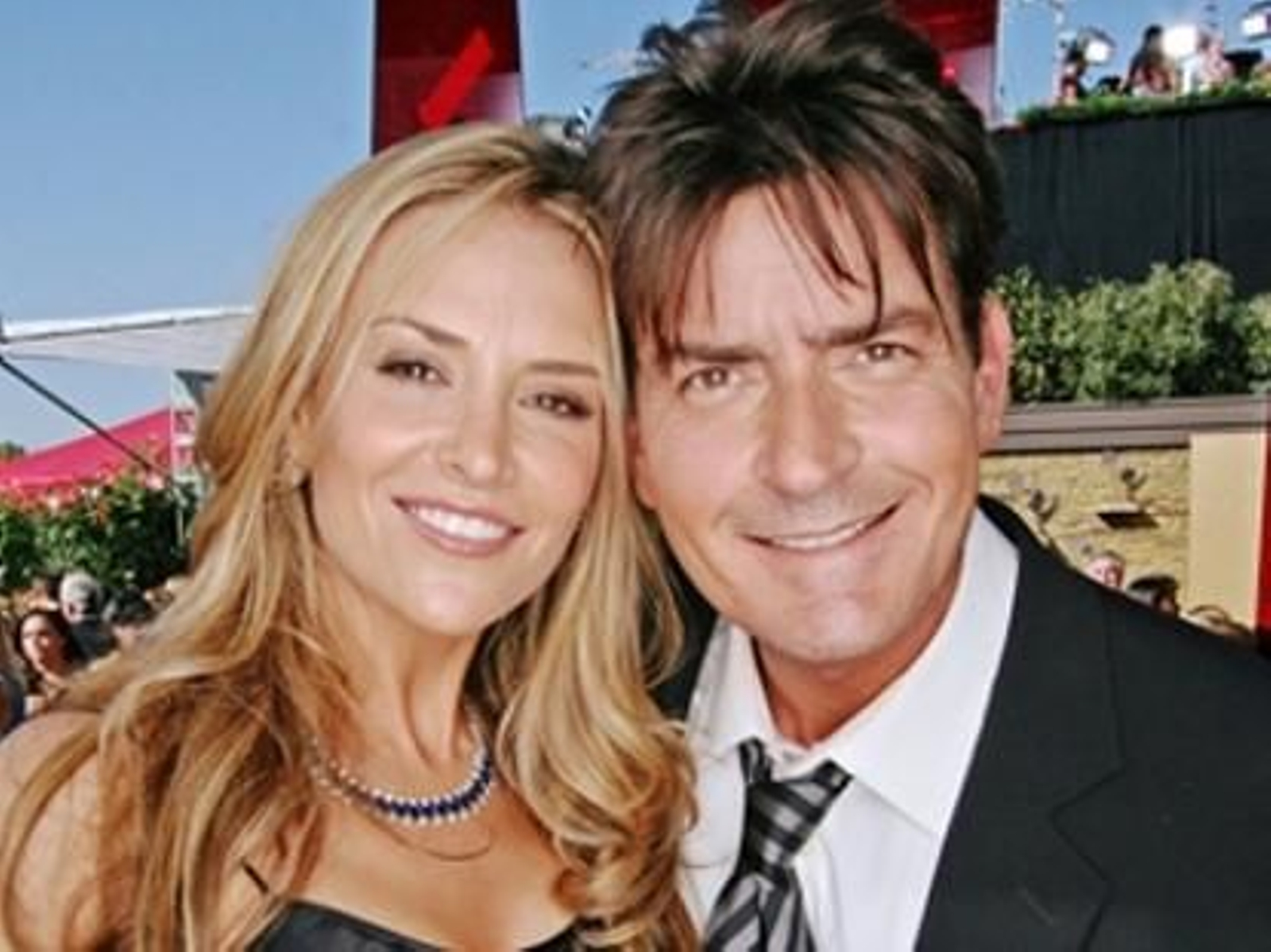 Charlie Sheen y su esposa Brooke Mueller.