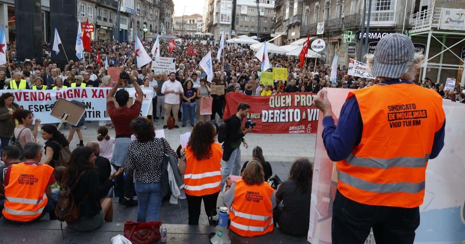 Galería | Vigo sale a la calle por la situación de la vivienda