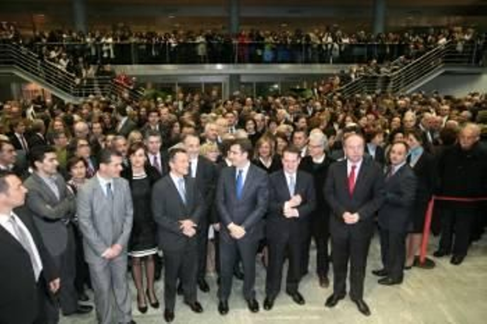 El auditorio 'Mar de Vigo' se llenó de público en el acto de inauguración, que estuvo presidido por Alberto Núñez Feijóo. Foto: Nuria Currás