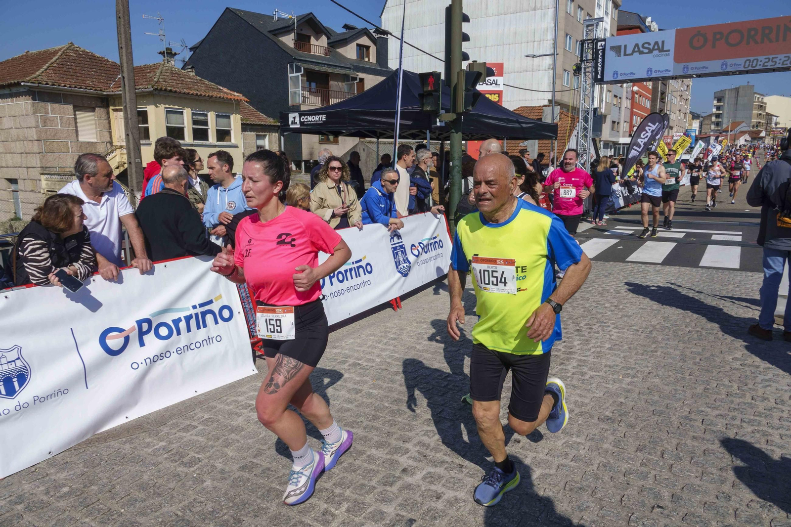 Galería | Pequeños y mayores se divierten en la 10K de Porriño