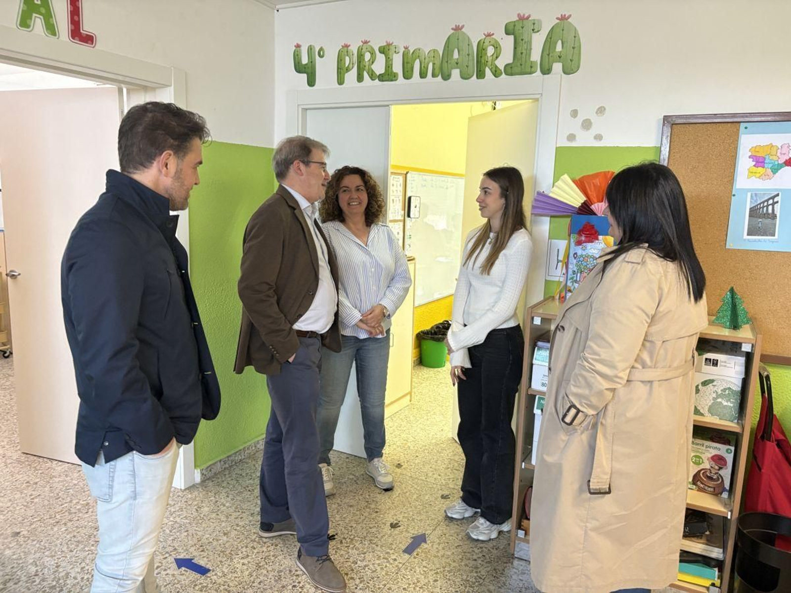 Manuel Pardo, durante su visita al colegio de Xuvencos, en Boborás.