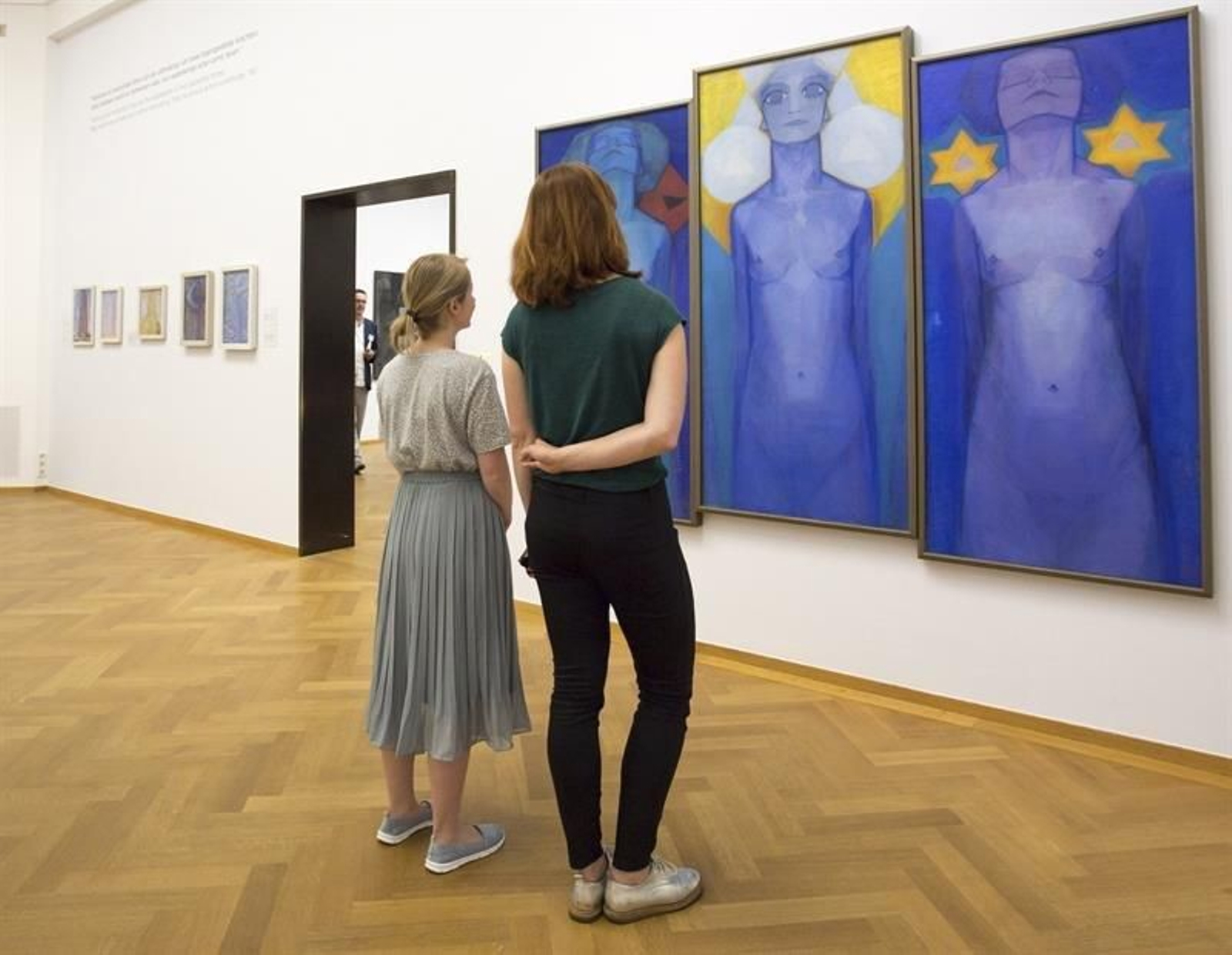 Siguiendo la pista de las ciudades en las que Piet Mondrian vivió, la mayor exposición organizada hasta el momento del artista holandés.