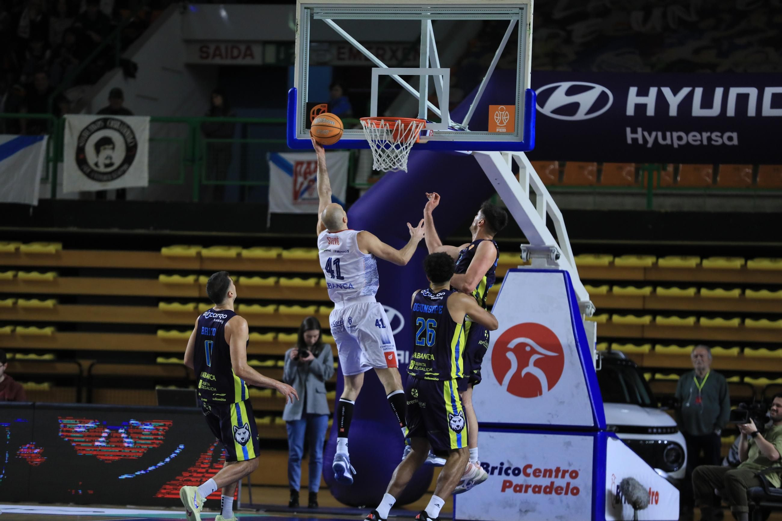 Galería | El Pazo, a reventar para el derbi COB-Obradoiro