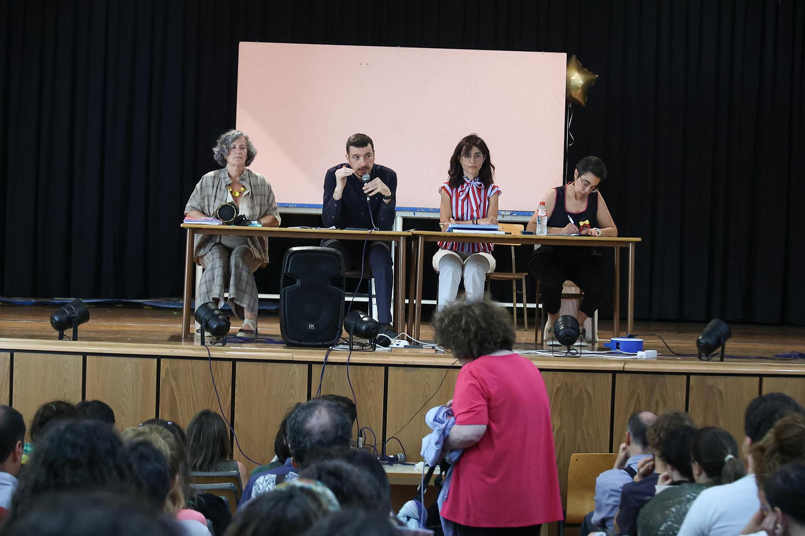 Galería | Más de 2.000 personas buscan plaza en las oposiciones de Educación en Vigo