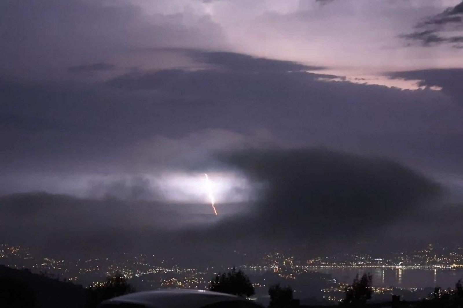 Vídeo | Las tormentas dejan a su paso un festival de rayos en Vigo