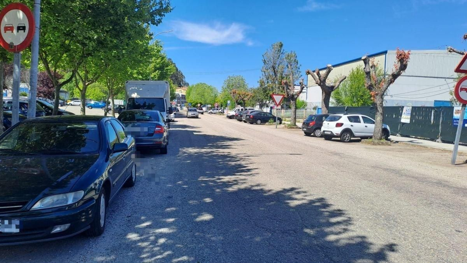Imagen de la avenida Mendiño, una de las “obras pendientes” en Redondela.